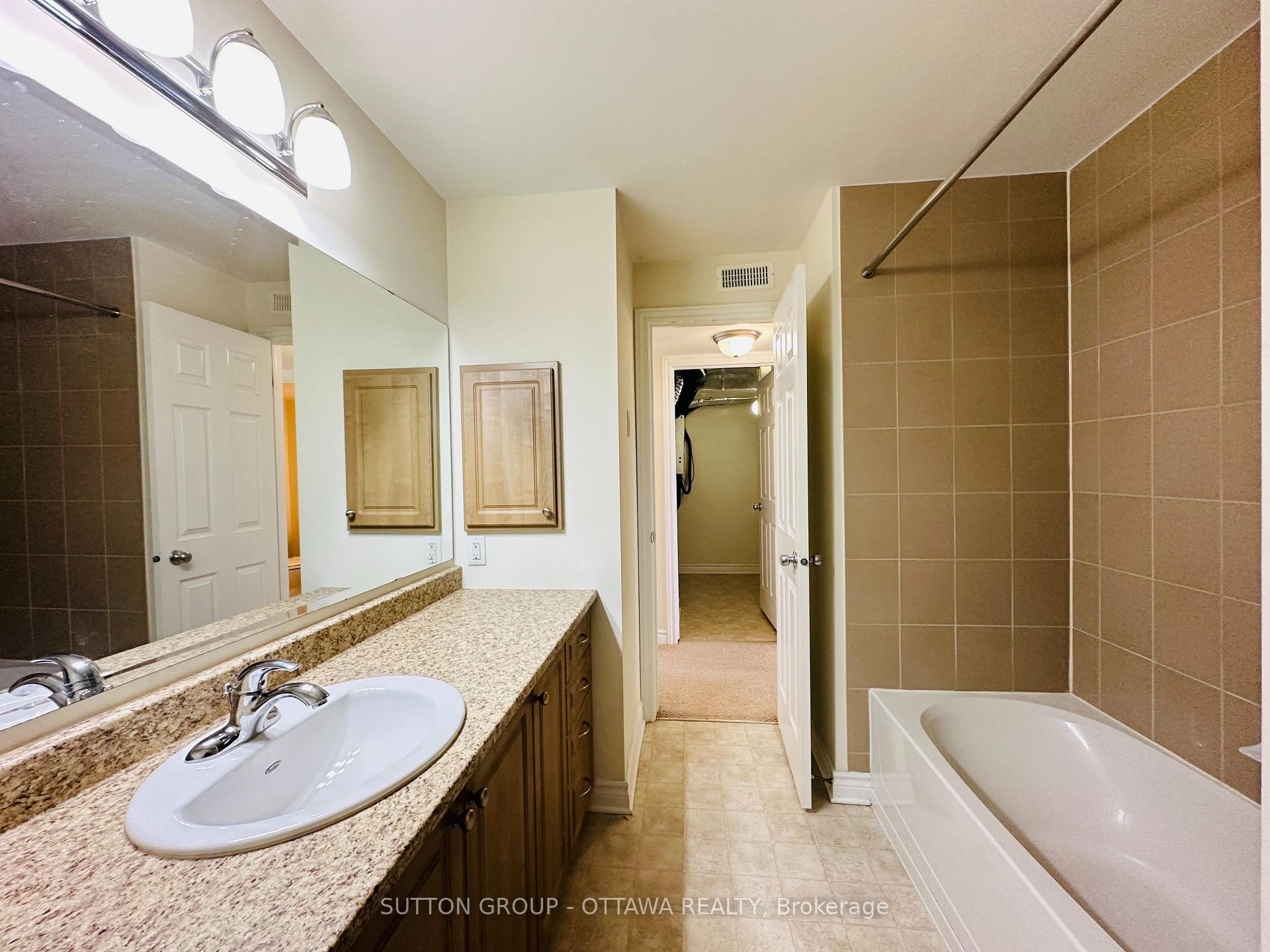 Photo 16 of Unit 4, 313 Cresthaven Drive, Ottawa, Barrhaven East — HOMEH