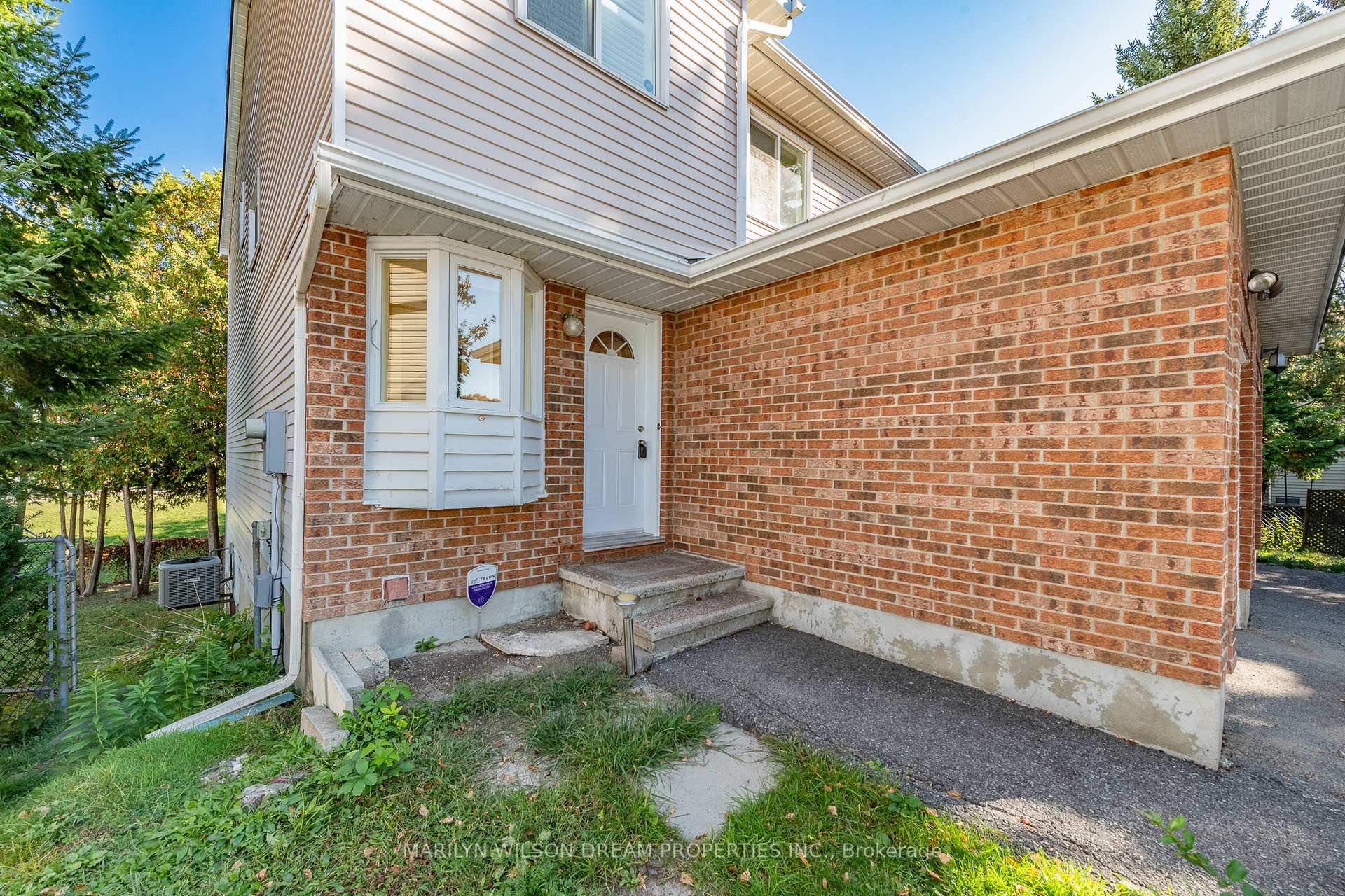 Photo 4 of 1087 Des Ormes Place, Ottawa, Convent Glen North — HOMEH