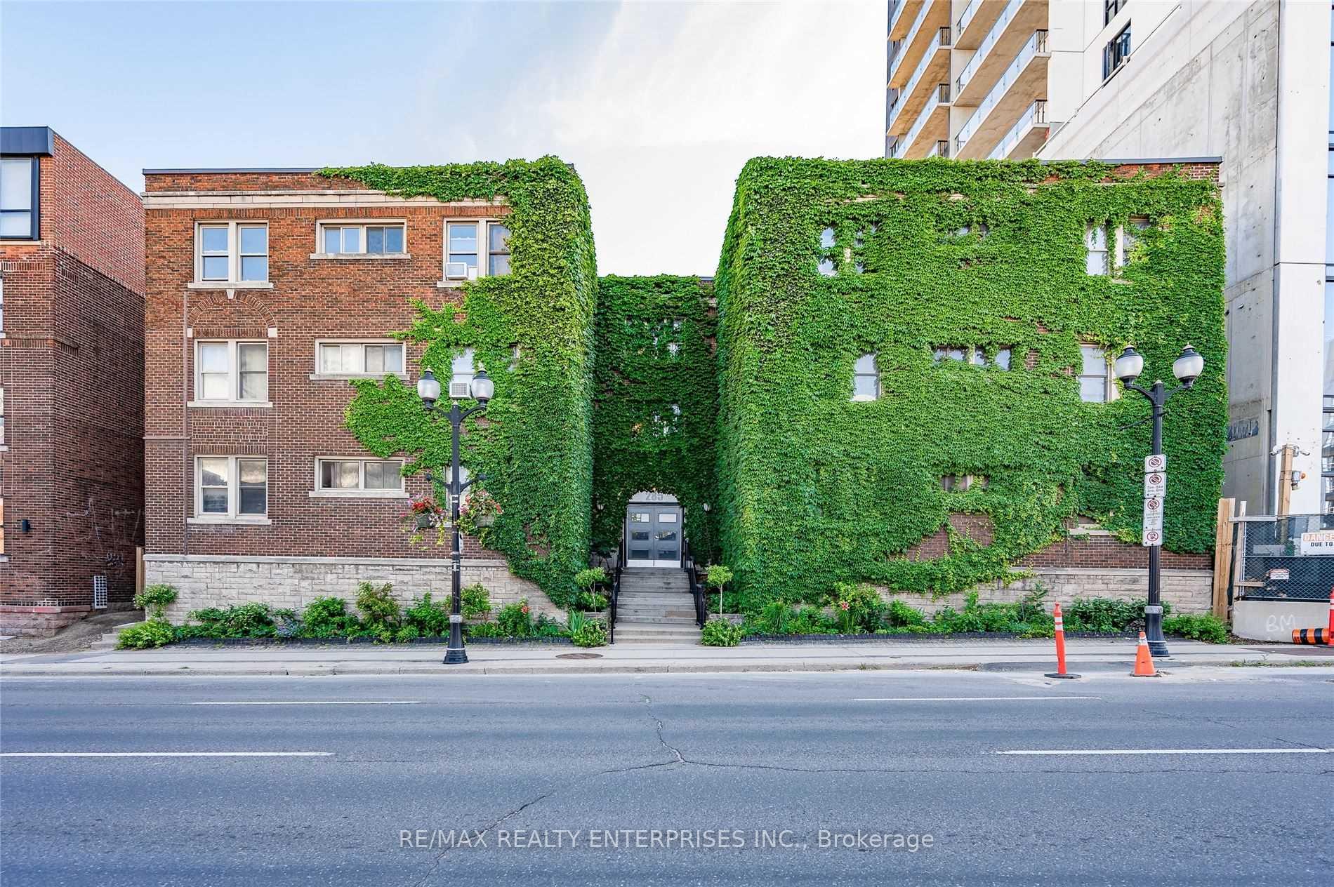 Front of Unit 6, 285 King Street W