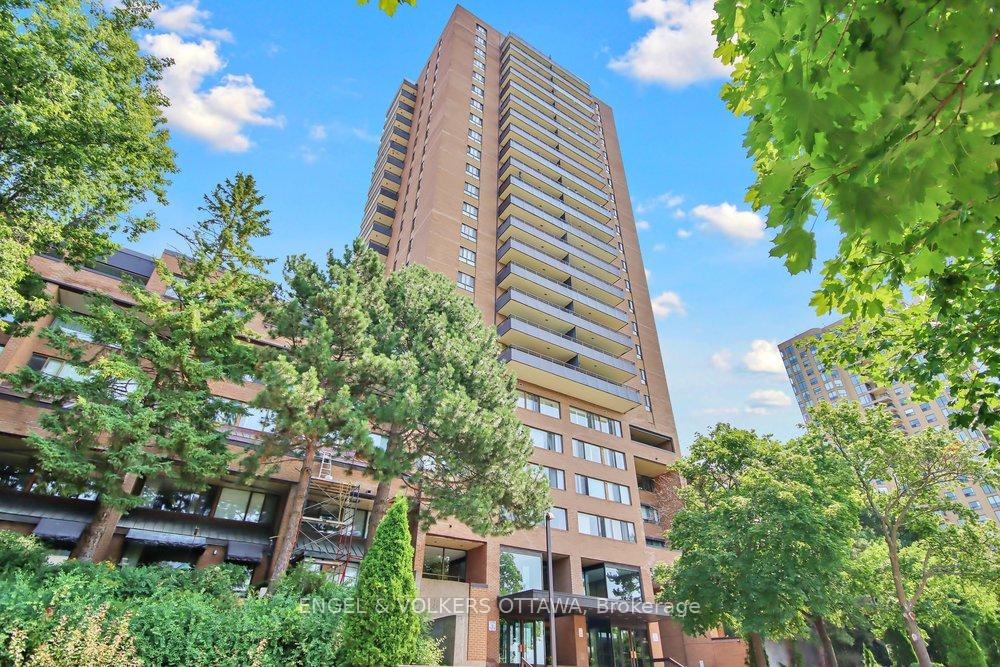 Front of Unit 2408, 515 St. Laurent Boulevard E