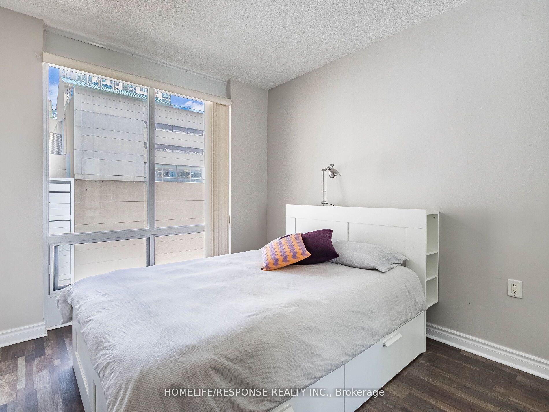Front of Unit 802, 85 Bloor Street E