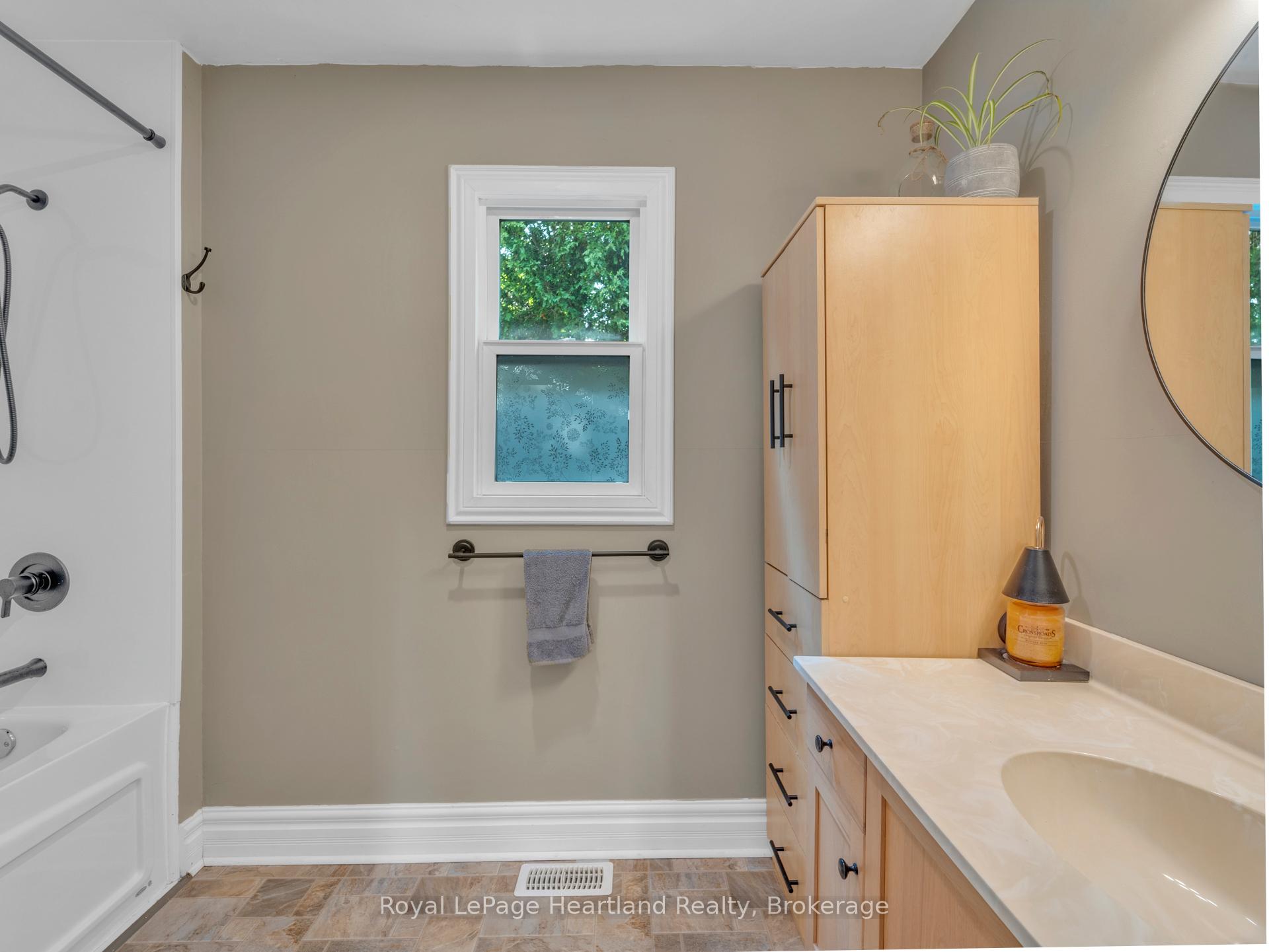 Photo 26 of 134 Wellington Street, Central Huron, Clinton — HOMEH