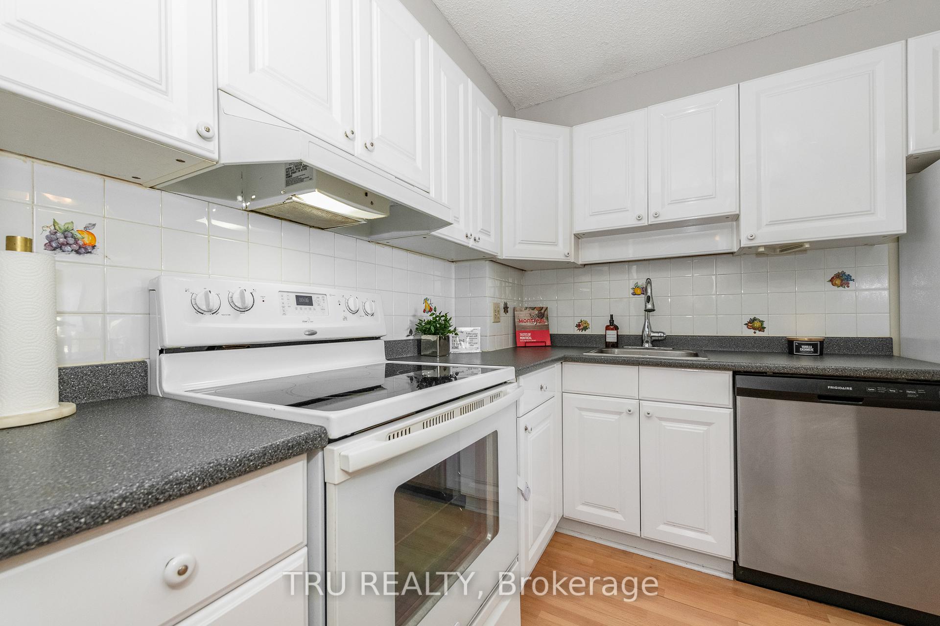 Photo 3 of Unit 805, 415 Greenview Avenue, Ottawa, Britannia — HOMEH