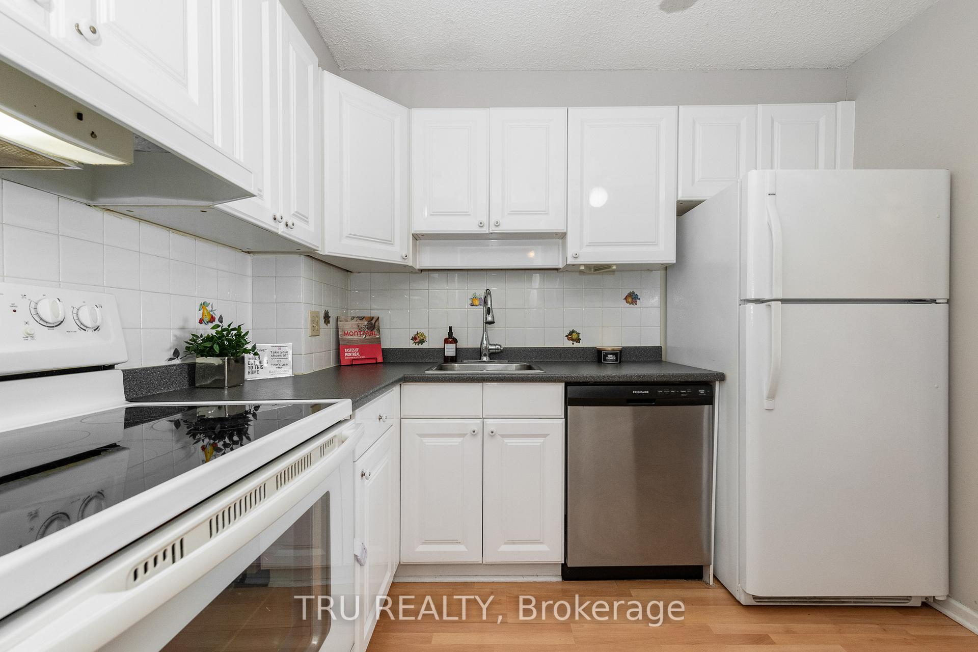 Photo 4 of Unit 805, 415 Greenview Avenue, Ottawa, Britannia — HOMEH