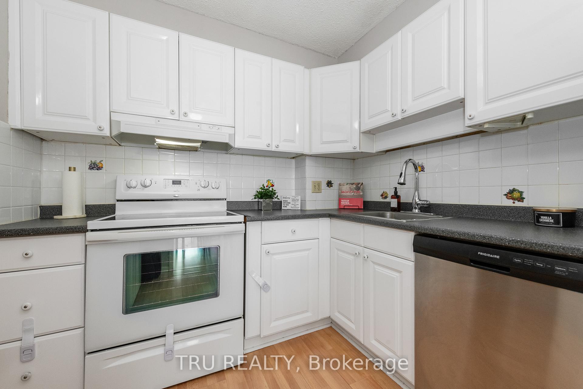 Photo 9 of Unit 805, 415 Greenview Avenue, Ottawa, Britannia — HOMEH