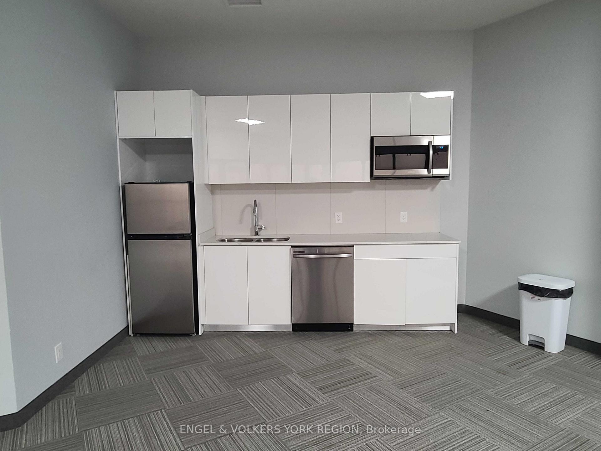 Front of Unit 818, 652 Princess Street
