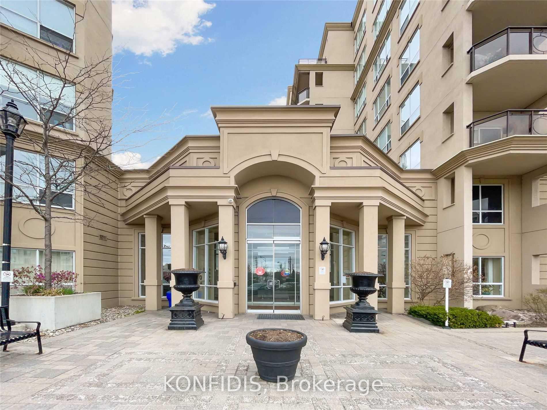Front of Unit 702, 8 Maison Parc Court