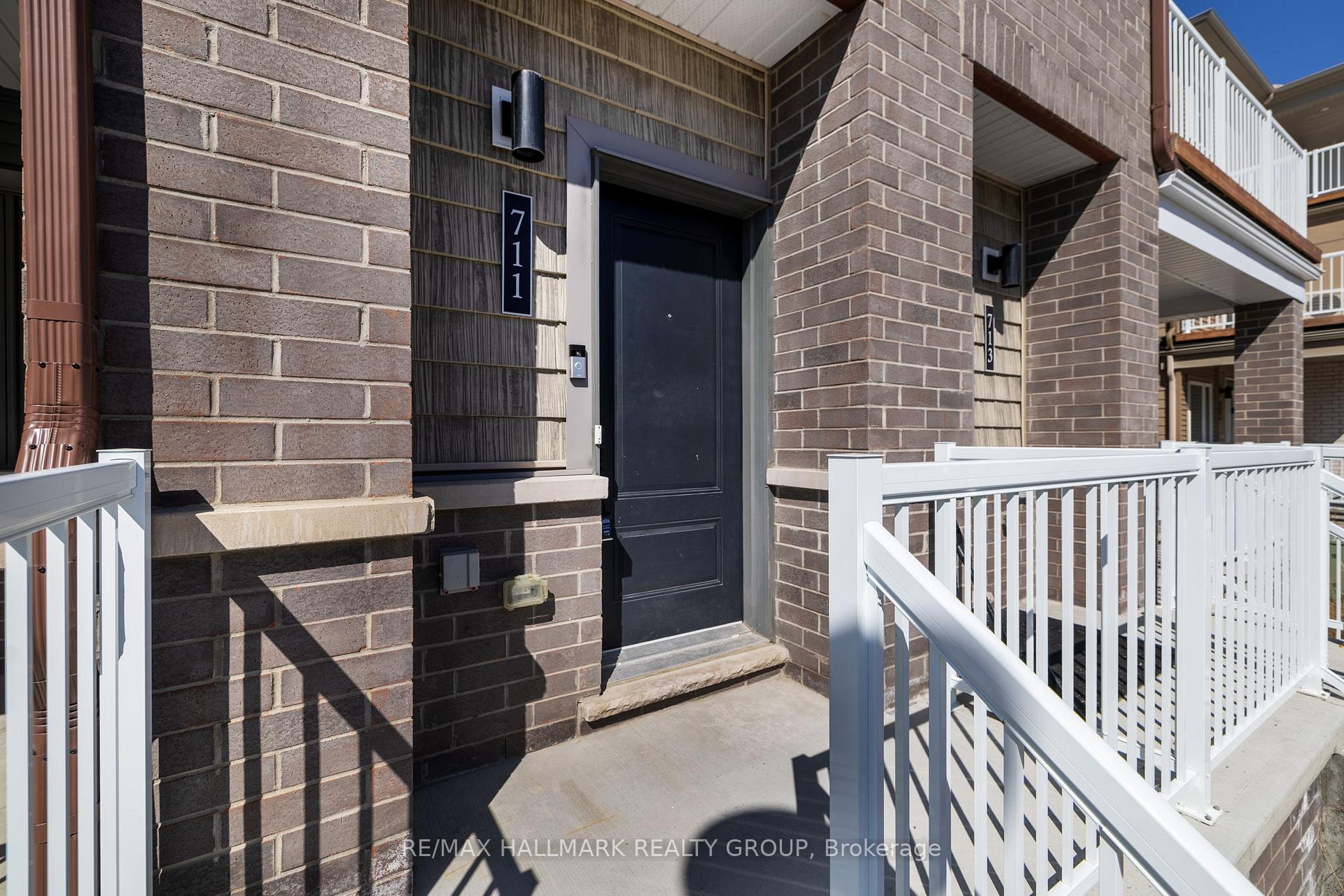 Photo 2 of 711 Chromite, Ottawa, Barrhaven - Heritage Park — HOMEH