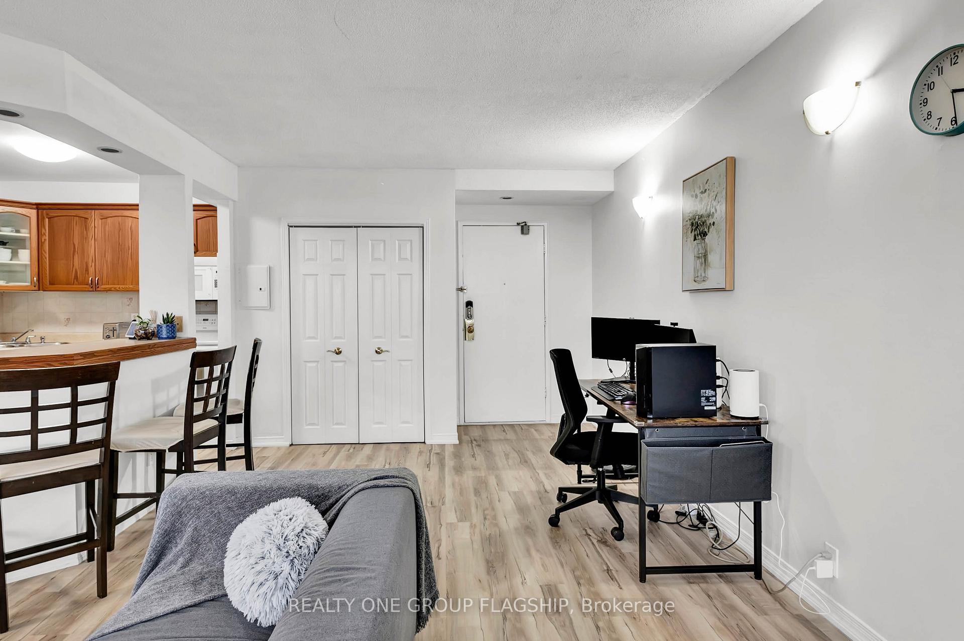 Photo 3 of Unit 702, 293 Mohawk Road E, Hamilton, Hill Park — HOMEH
