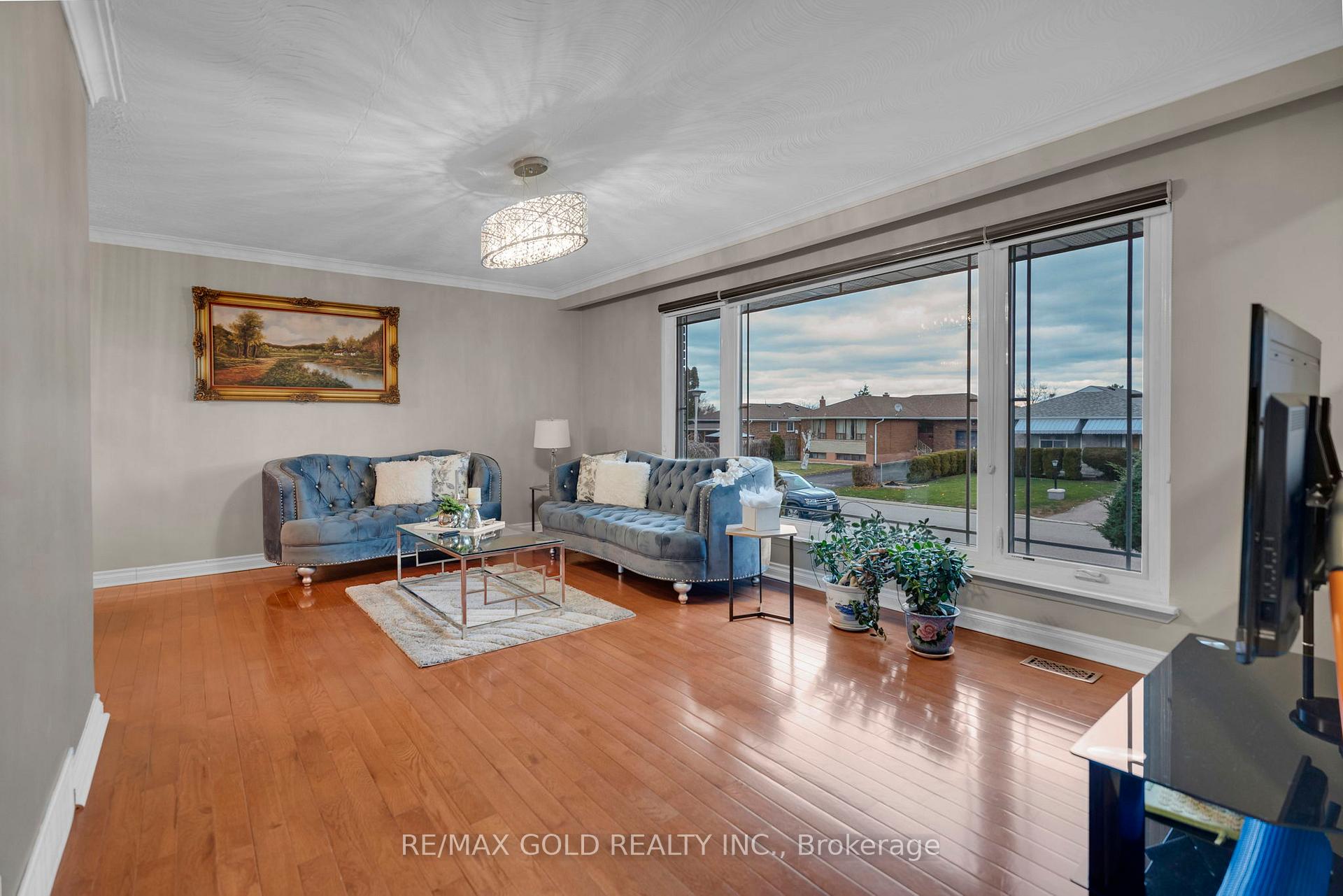 Photo 4 of 10 Eringate Road, Brampton, Southgate — HOMEH