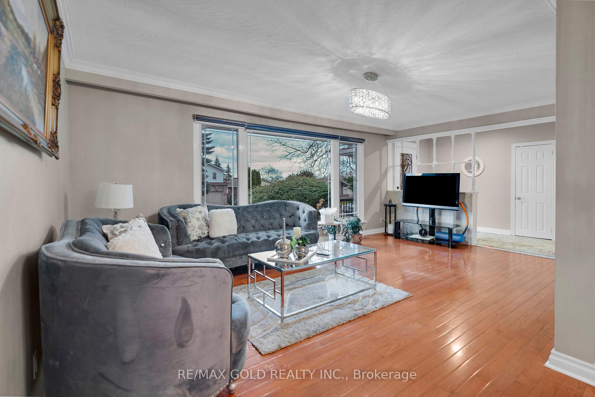 Photo 8 of 10 Eringate Road, Brampton, Southgate — HOMEH