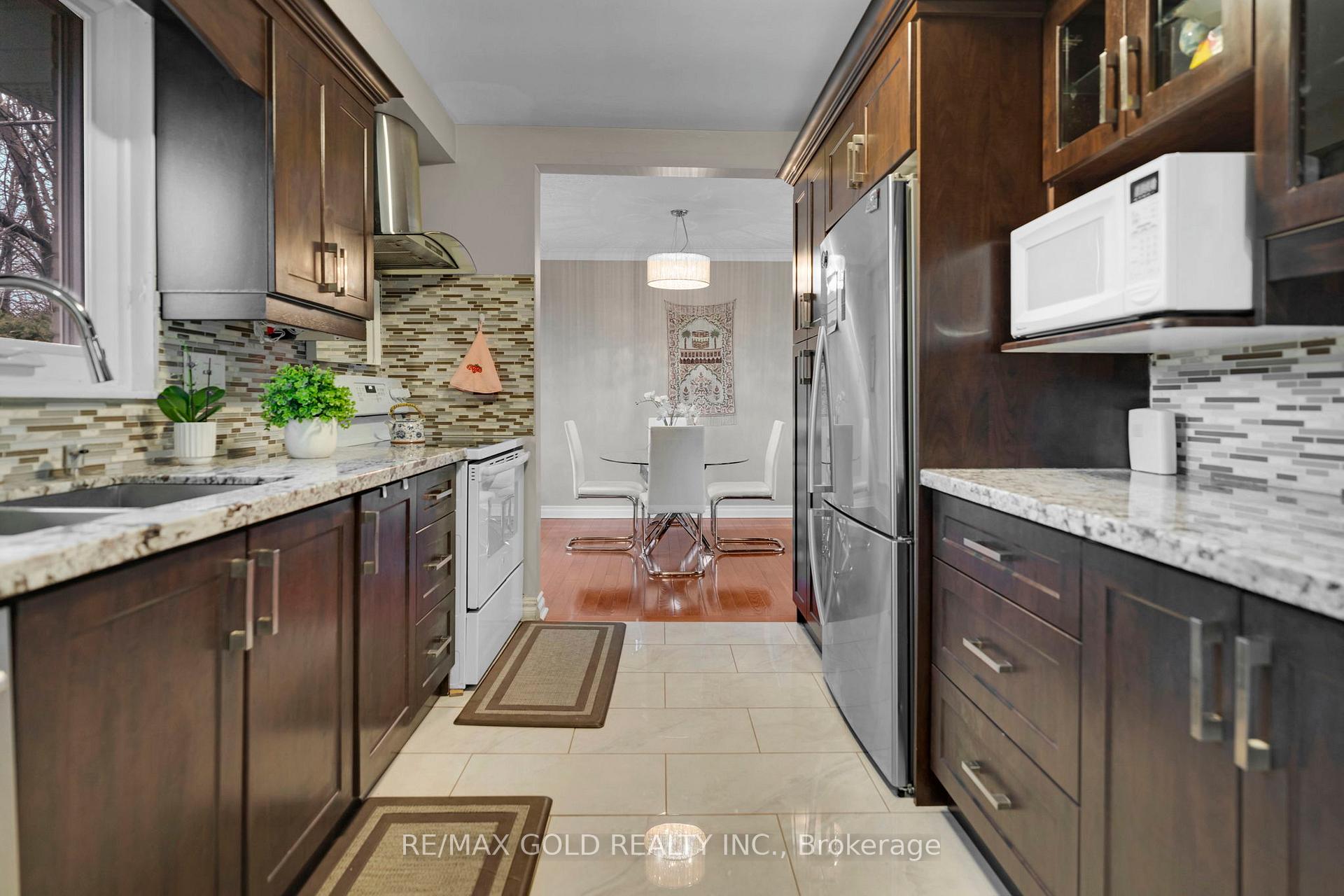 Photo 13 of 10 Eringate Road, Brampton, Southgate — HOMEH