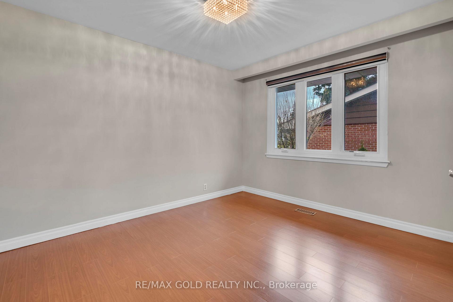 Photo 18 of 10 Eringate Road, Brampton, Southgate — HOMEH