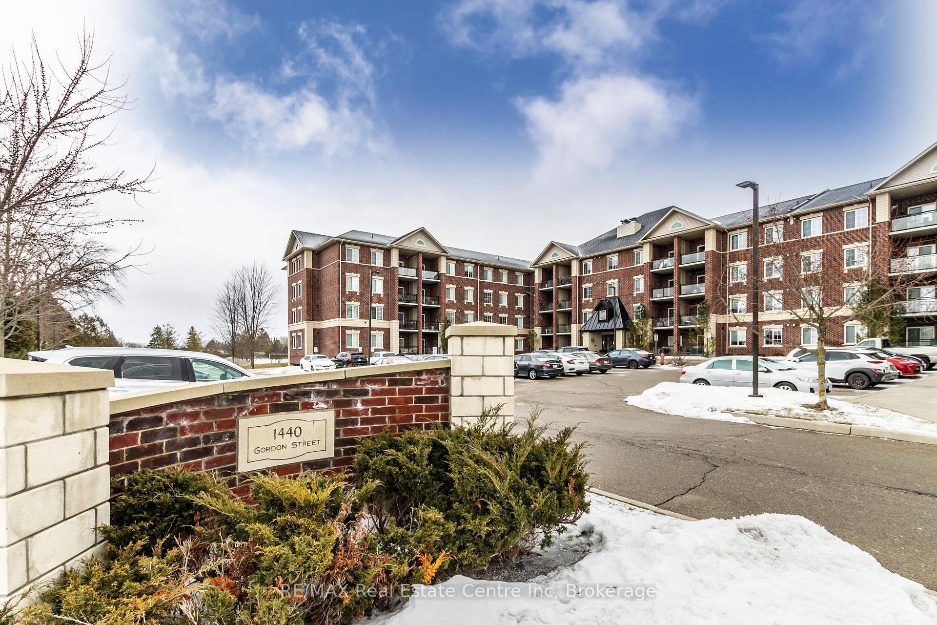 Front of Unit 118, 1440 Gordon Street