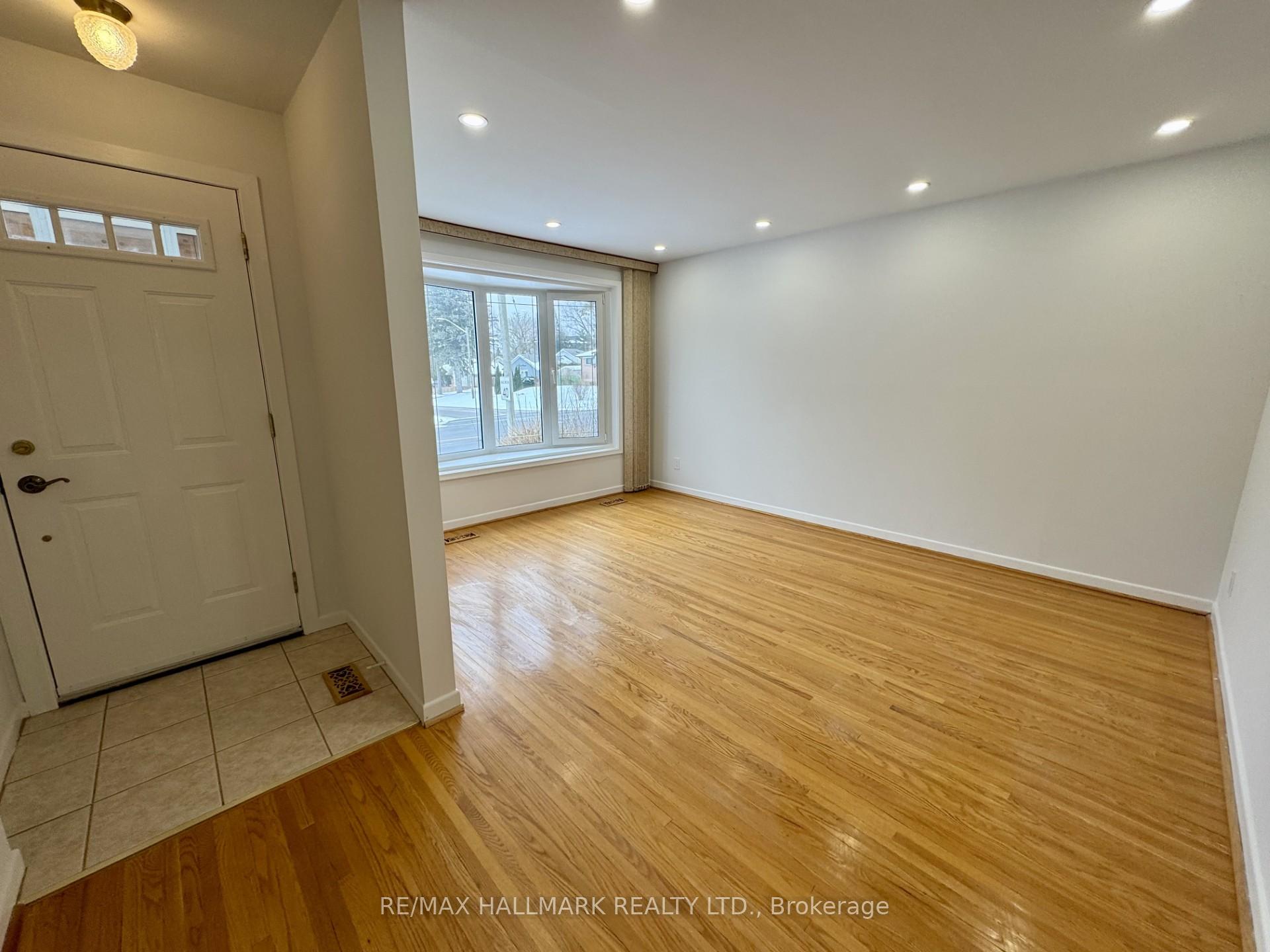 Photo 2 of Unit MAIN, 18 Seaton Drive, Aurora, Aurora Highlands — HOMEH