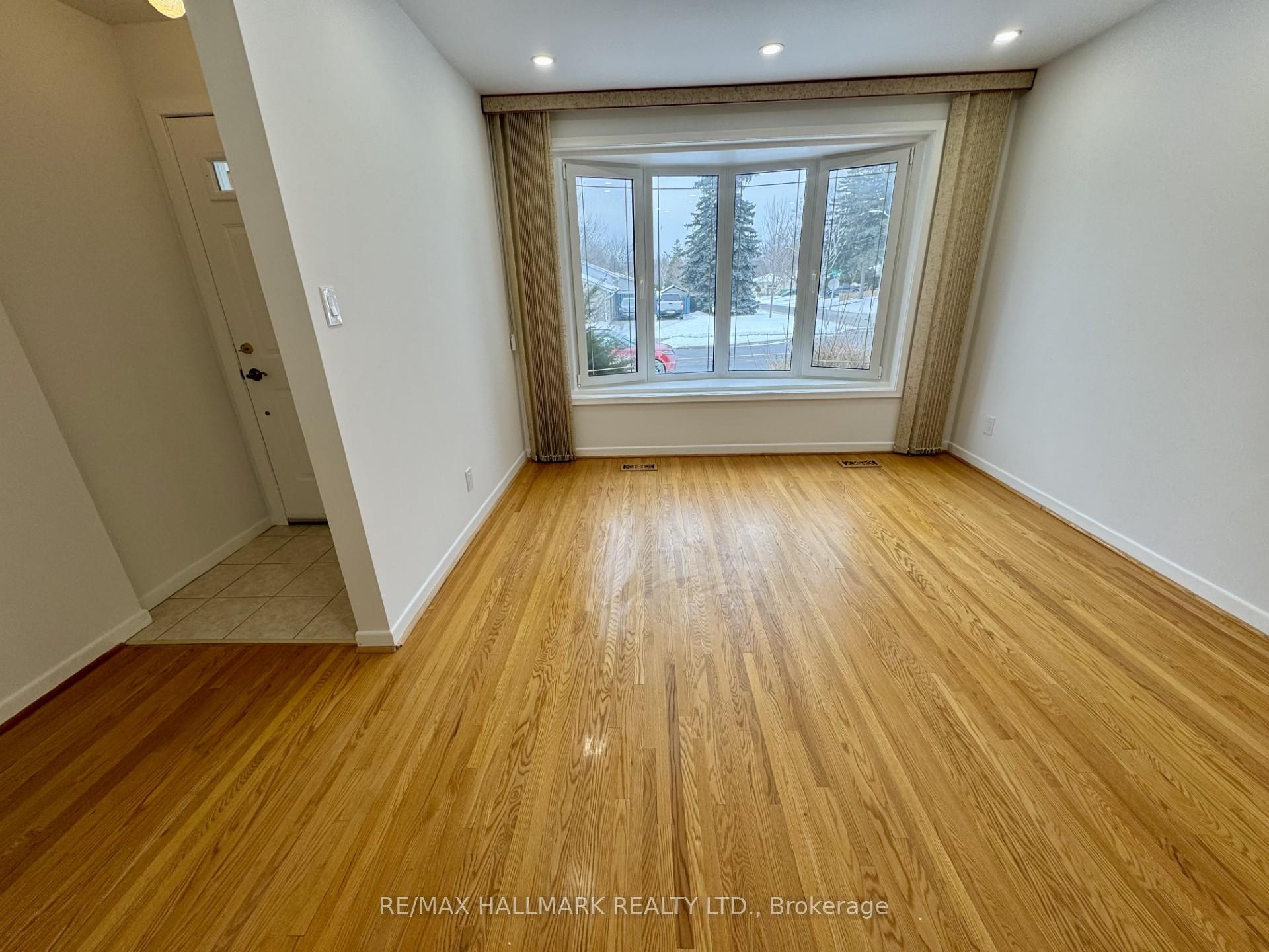 Photo 3 of Unit MAIN, 18 Seaton Drive, Aurora, Aurora Highlands — HOMEH