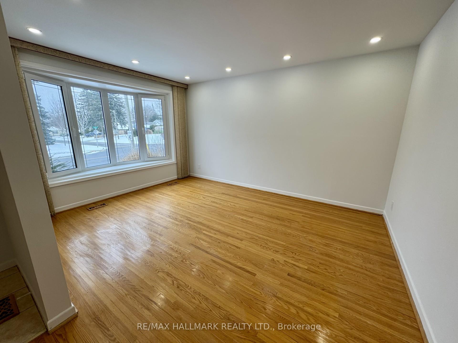 Photo 4 of Unit MAIN, 18 Seaton Drive, Aurora, Aurora Highlands — HOMEH