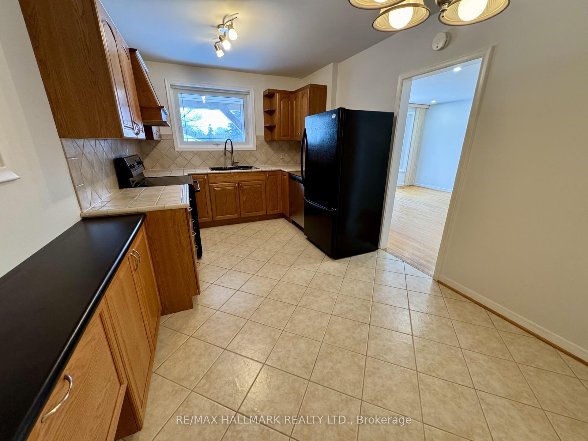 Photo 9 of Unit MAIN, 18 Seaton Drive, Aurora, Aurora Highlands — HOMEH