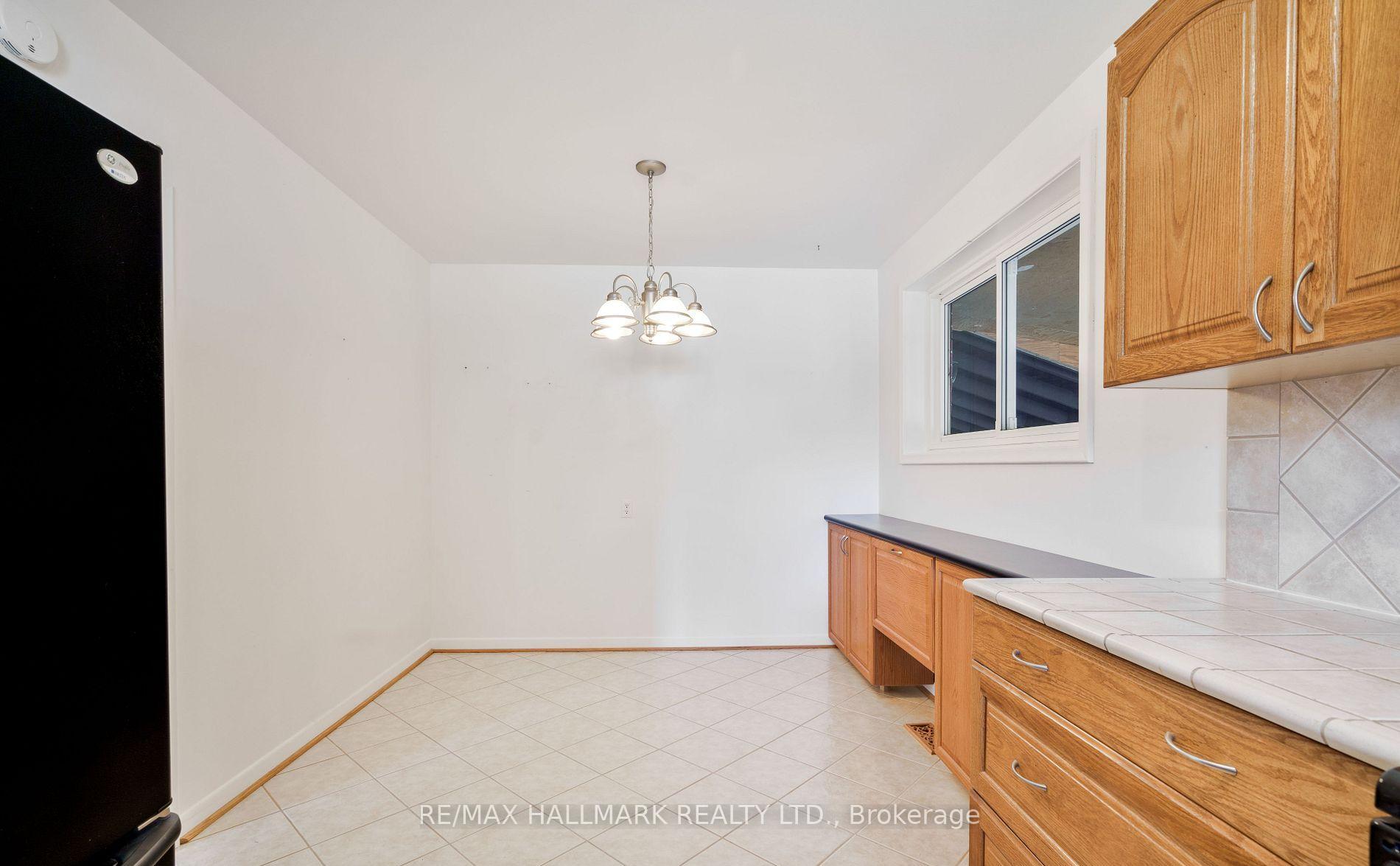 Photo 12 of Unit MAIN, 18 Seaton Drive, Aurora, Aurora Highlands — HOMEH