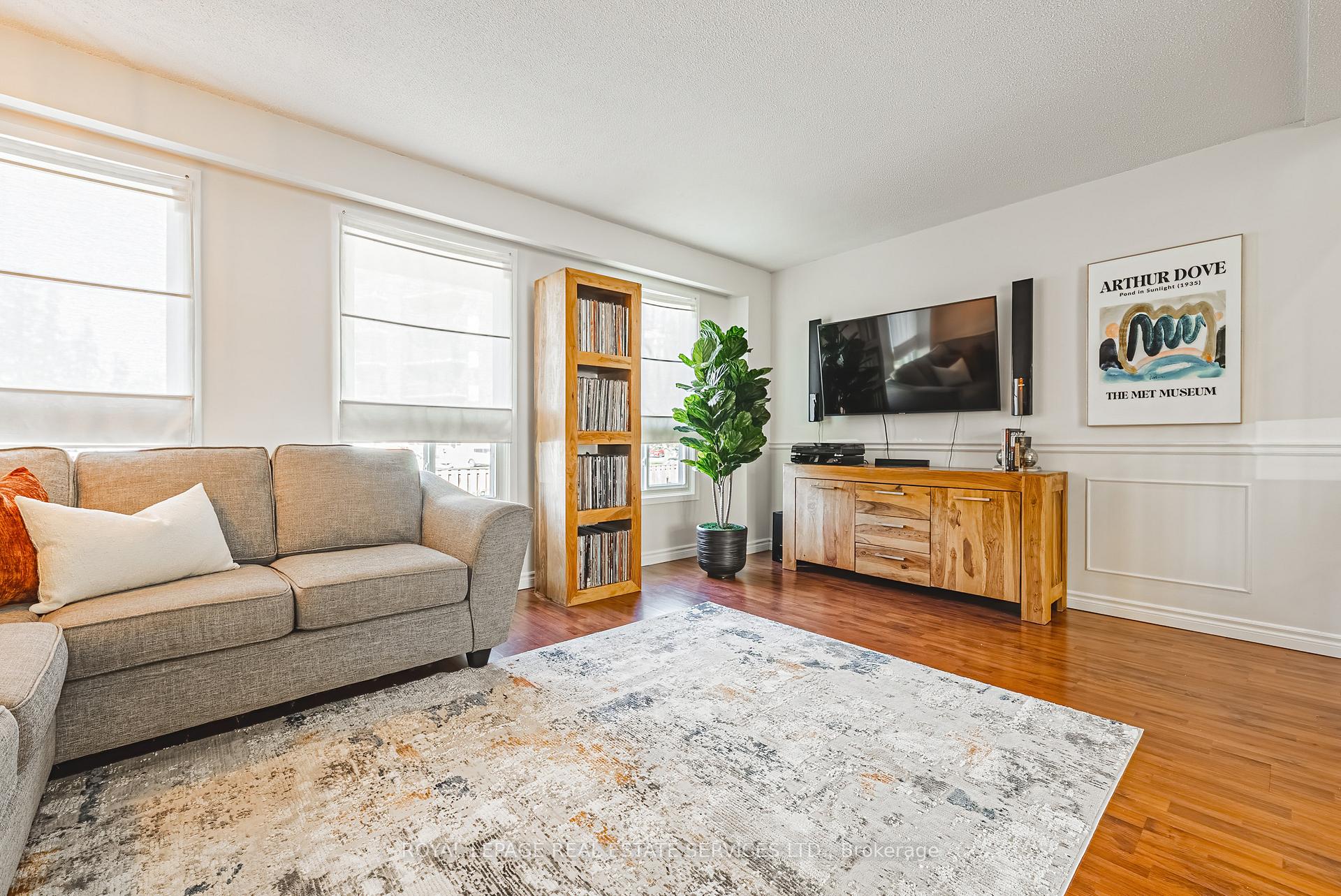 Photo 8 of 27 Melanie Crescent, Hamilton, Waterdown — HOMEH