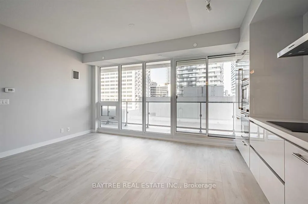 Photo 3 of Unit 1401, 2221 Yonge Street, Toronto, Mount Pleasant West — HOMEH