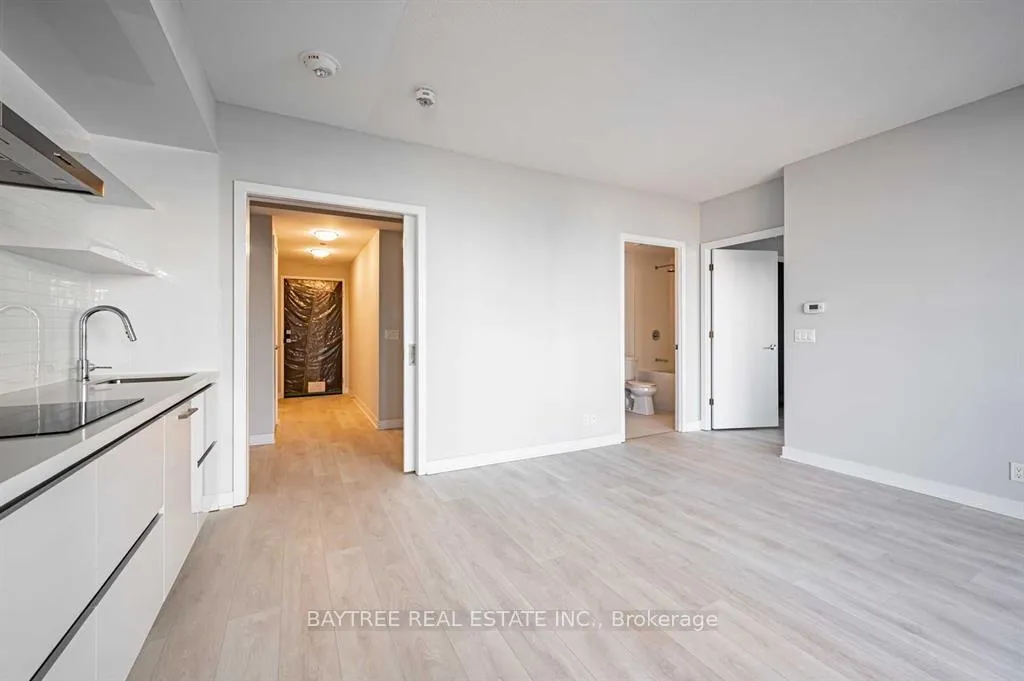 Photo 4 of Unit 1401, 2221 Yonge Street, Toronto, Mount Pleasant West — HOMEH