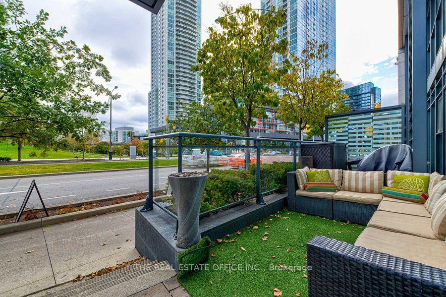 Front of 112 Fort York Boulevard