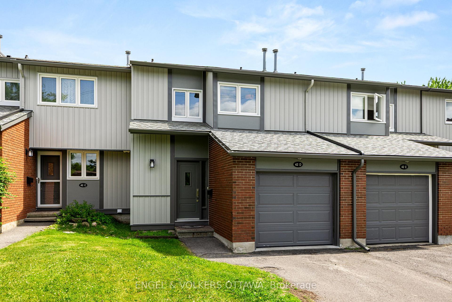 Photo 2 of 42D Benlea Drive, Ottawa, Tanglewood — HOMEH