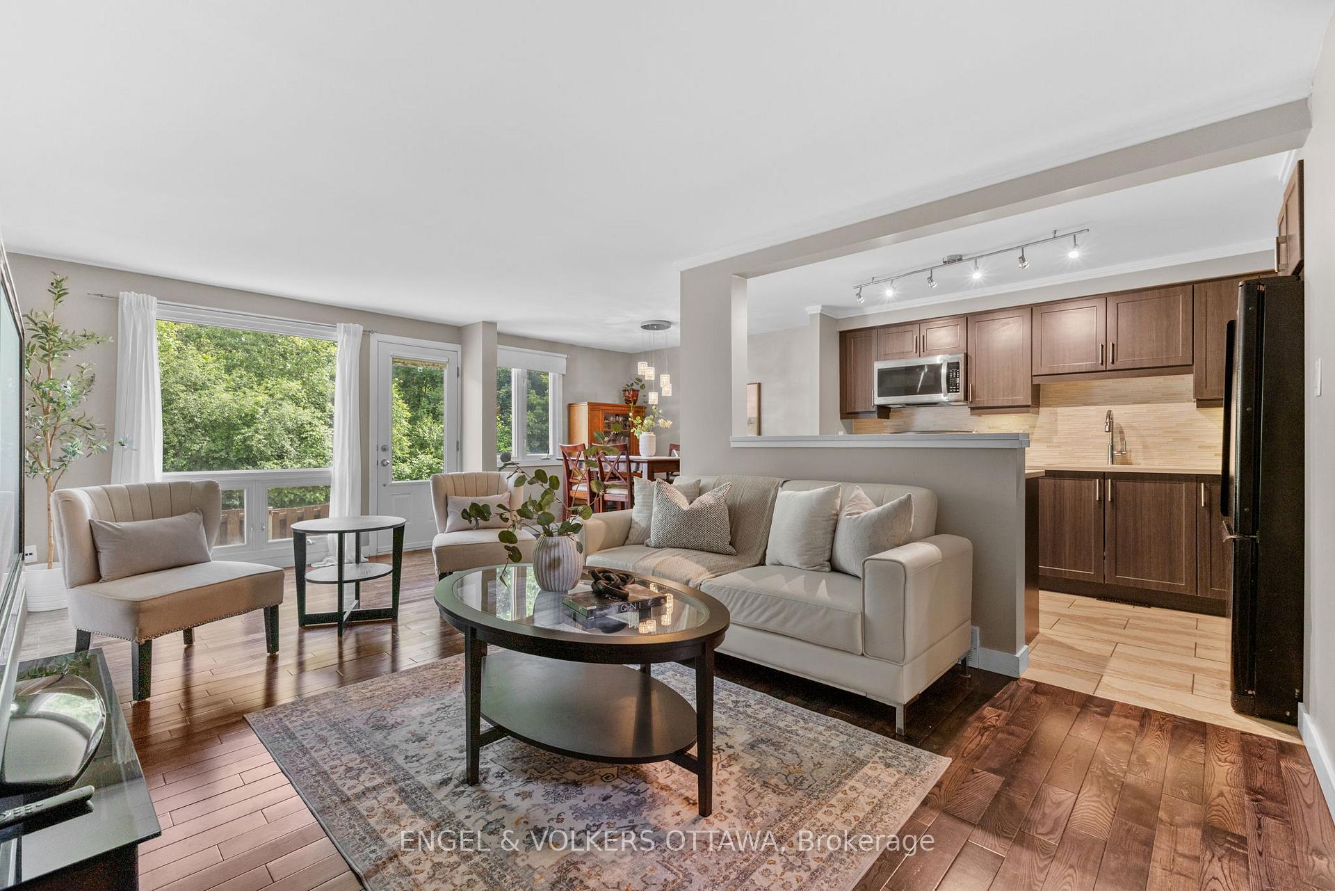Photo 4 of 42D Benlea Drive, Ottawa, Tanglewood — HOMEH