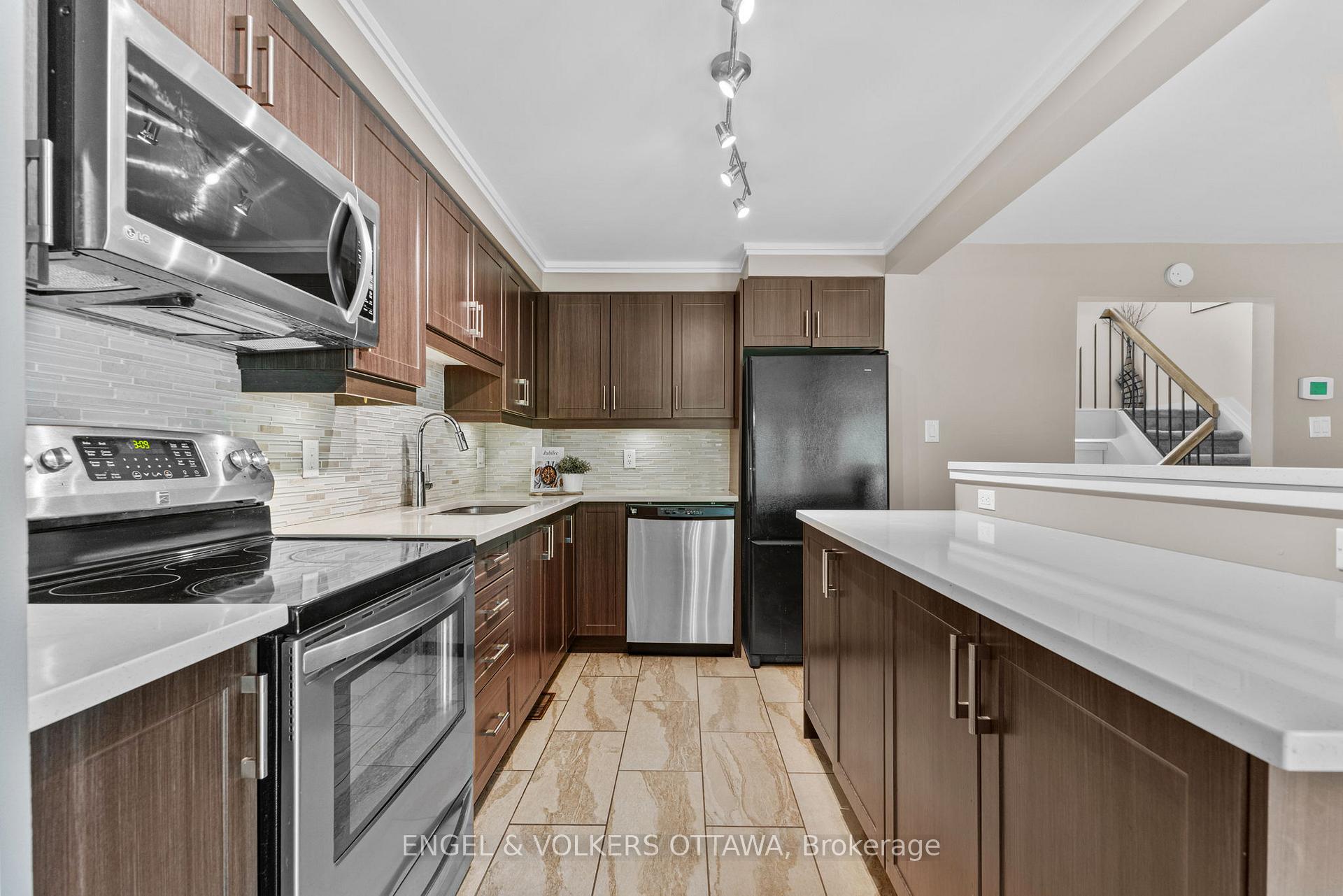 Photo 11 of 42D Benlea Drive, Ottawa, Tanglewood — HOMEH