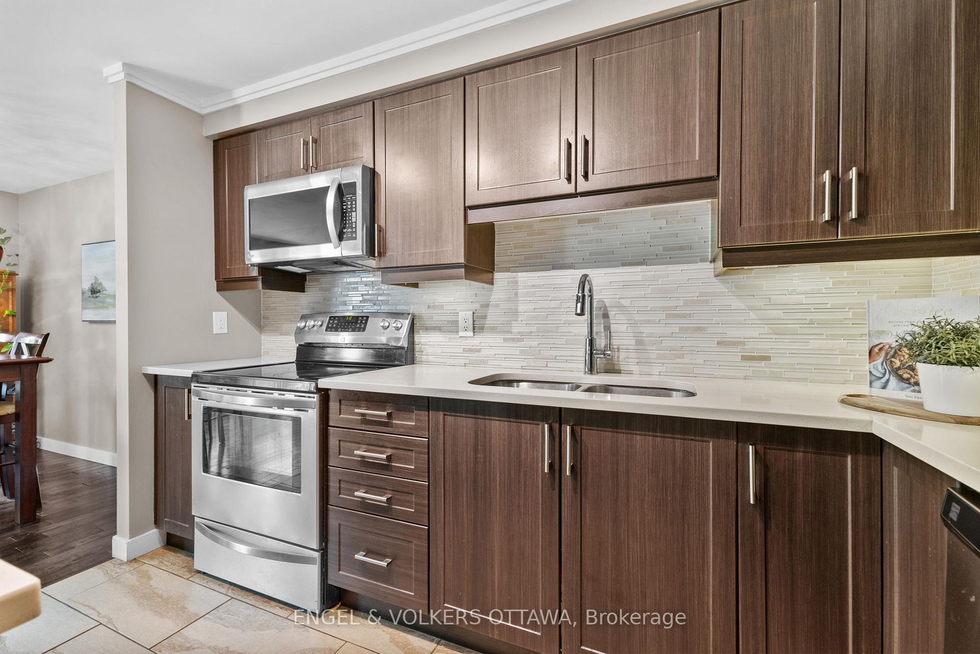 Photo 12 of 42D Benlea Drive, Ottawa, Tanglewood — HOMEH