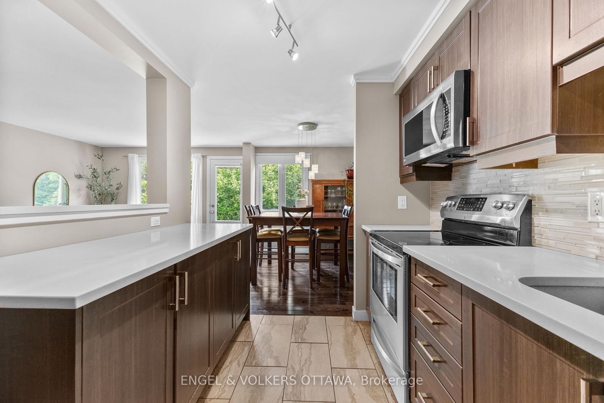 Photo 13 of 42D Benlea Drive, Ottawa, Tanglewood — HOMEH