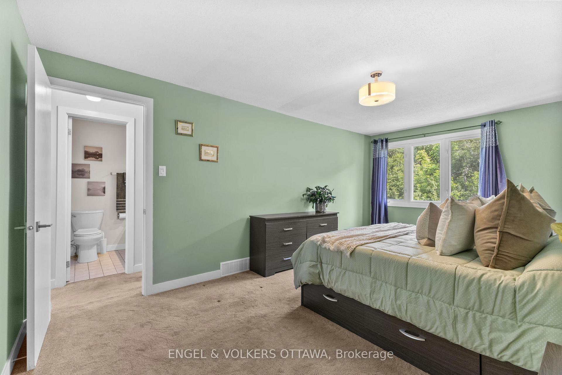 Photo 18 of 42D Benlea Drive, Ottawa, Tanglewood — HOMEH