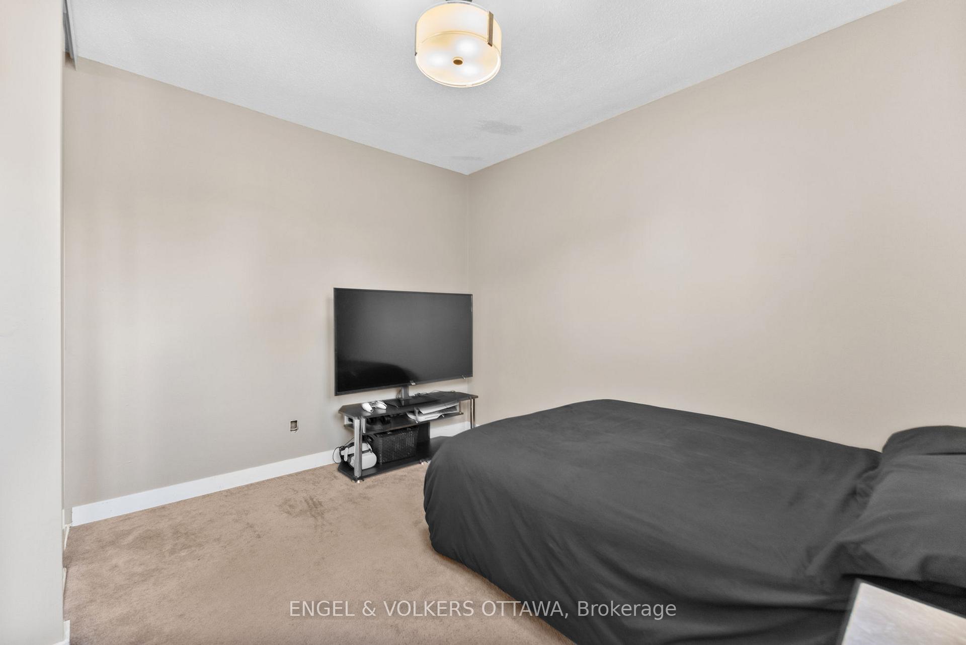 Photo 23 of 42D Benlea Drive, Ottawa, Tanglewood — HOMEH