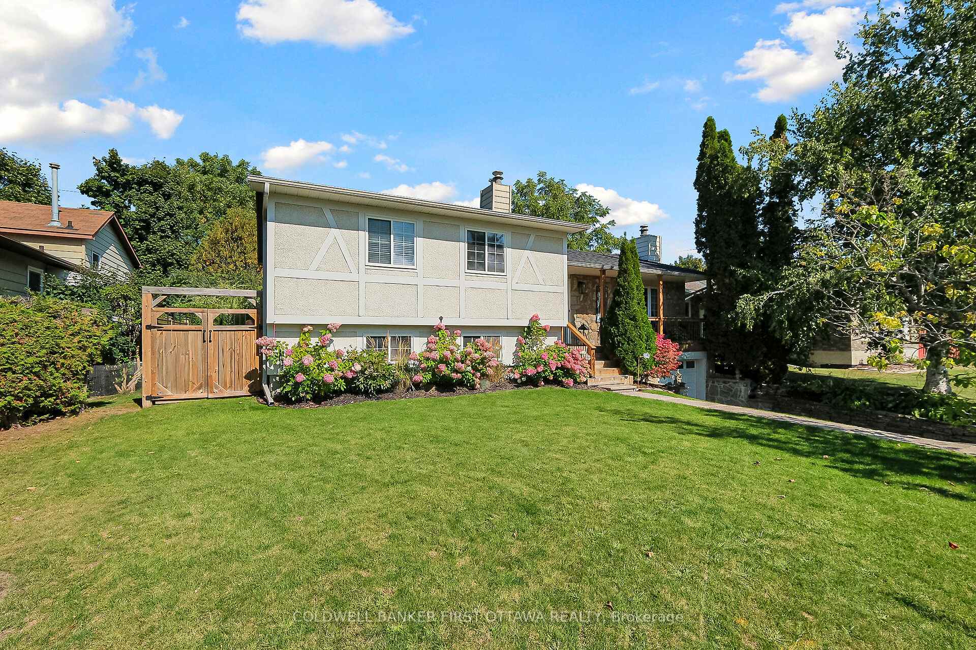 Photo 1 of 421 Ferrill Crescent, Carleton Place — HOMEH
