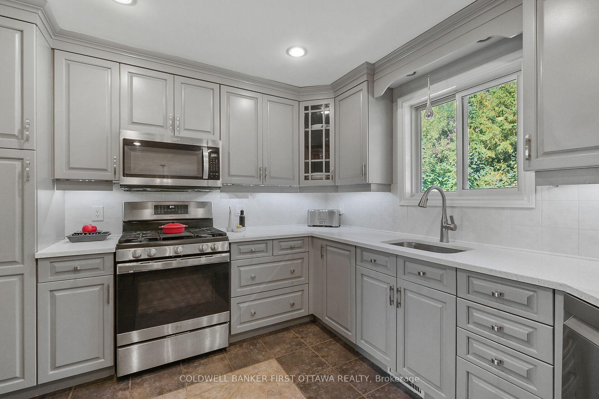 Photo 11 of 421 Ferrill Crescent, Carleton Place — HOMEH
