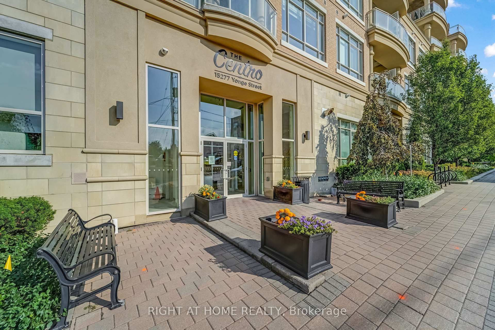 Photo 2 of Unit 704A, 15277 Yonge Street, Aurora, Aurora Village — HOMEH