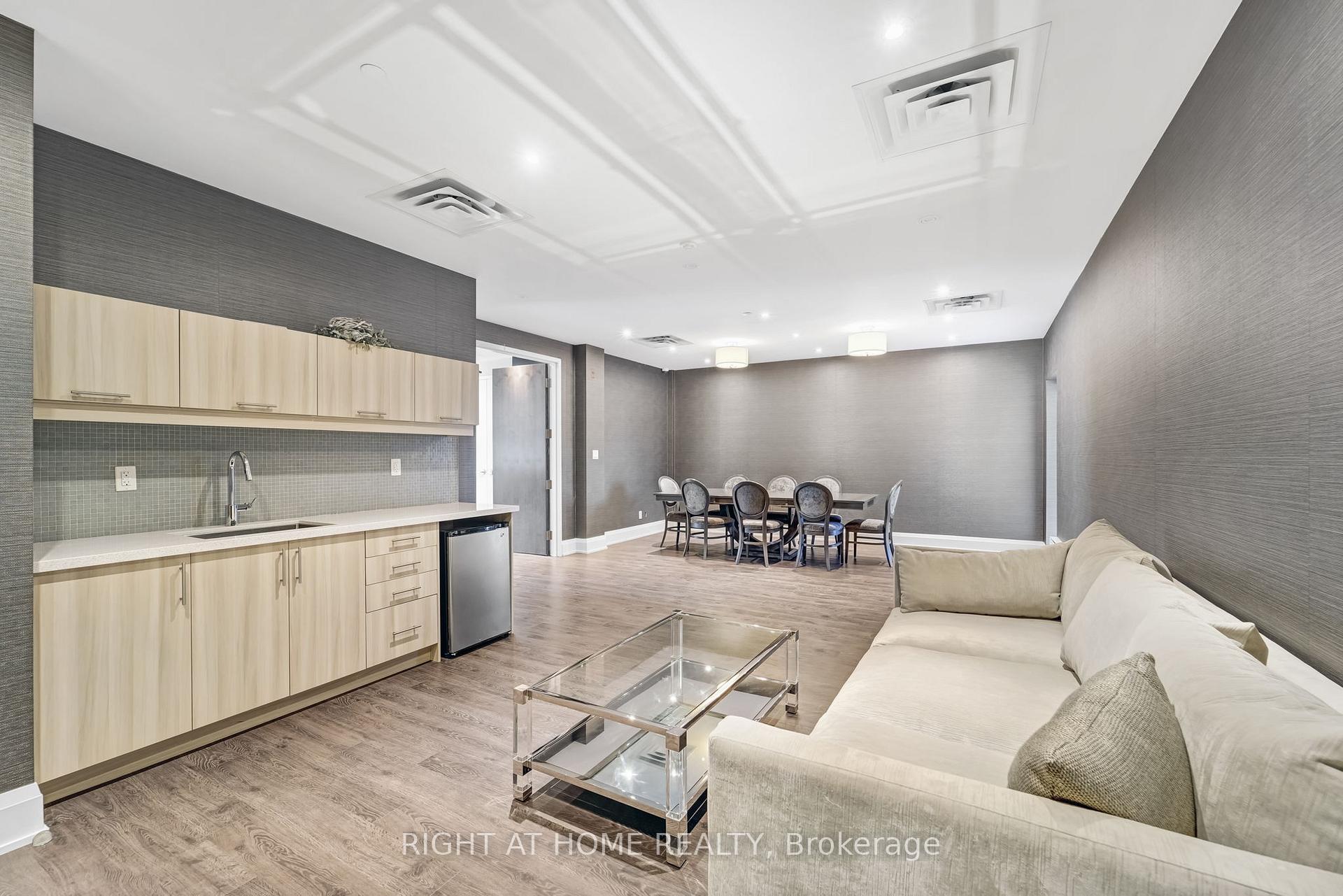 Photo 4 of Unit 704A, 15277 Yonge Street, Aurora, Aurora Village — HOMEH