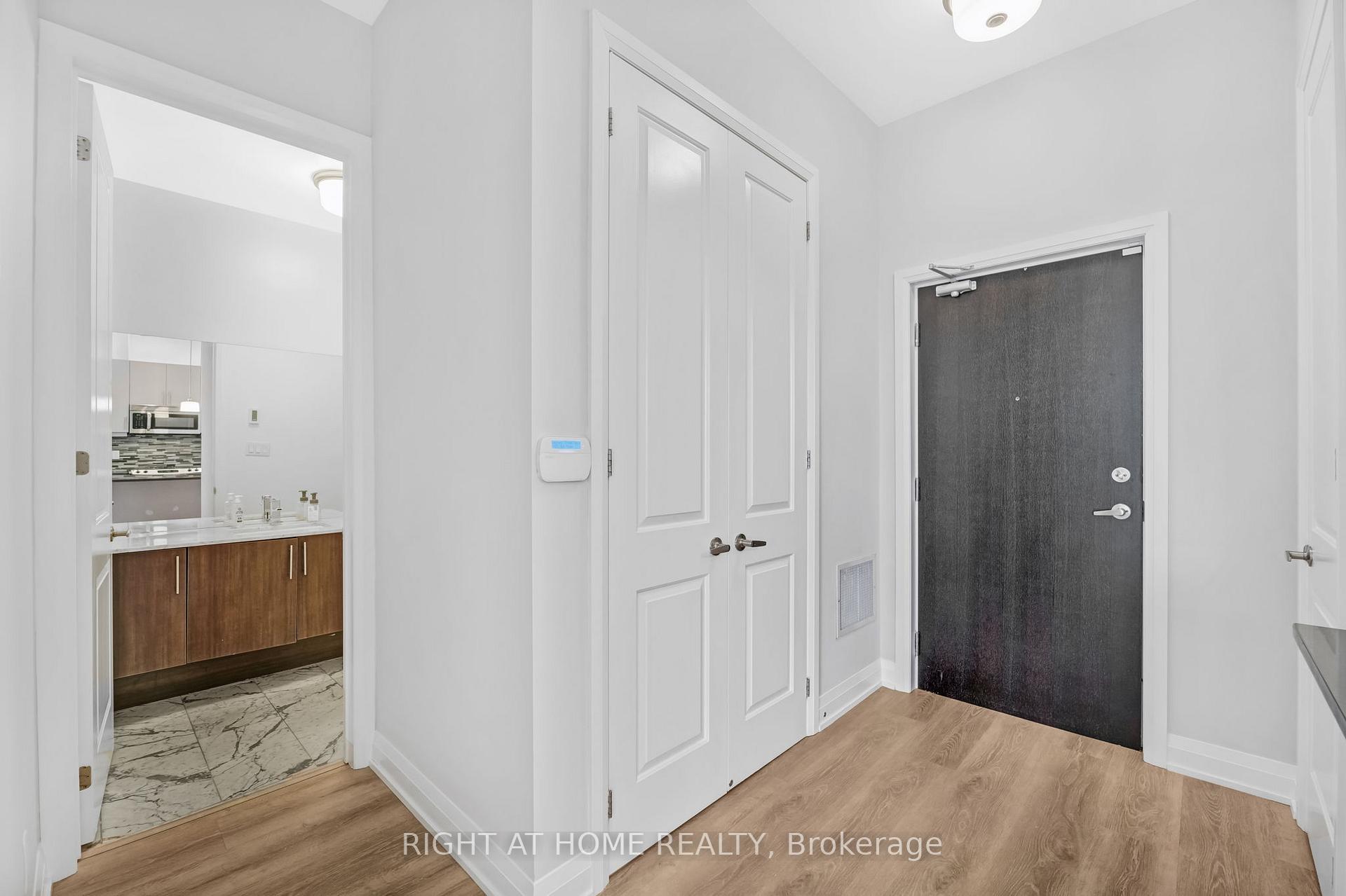 Photo 7 of Unit 704A, 15277 Yonge Street, Aurora, Aurora Village — HOMEH