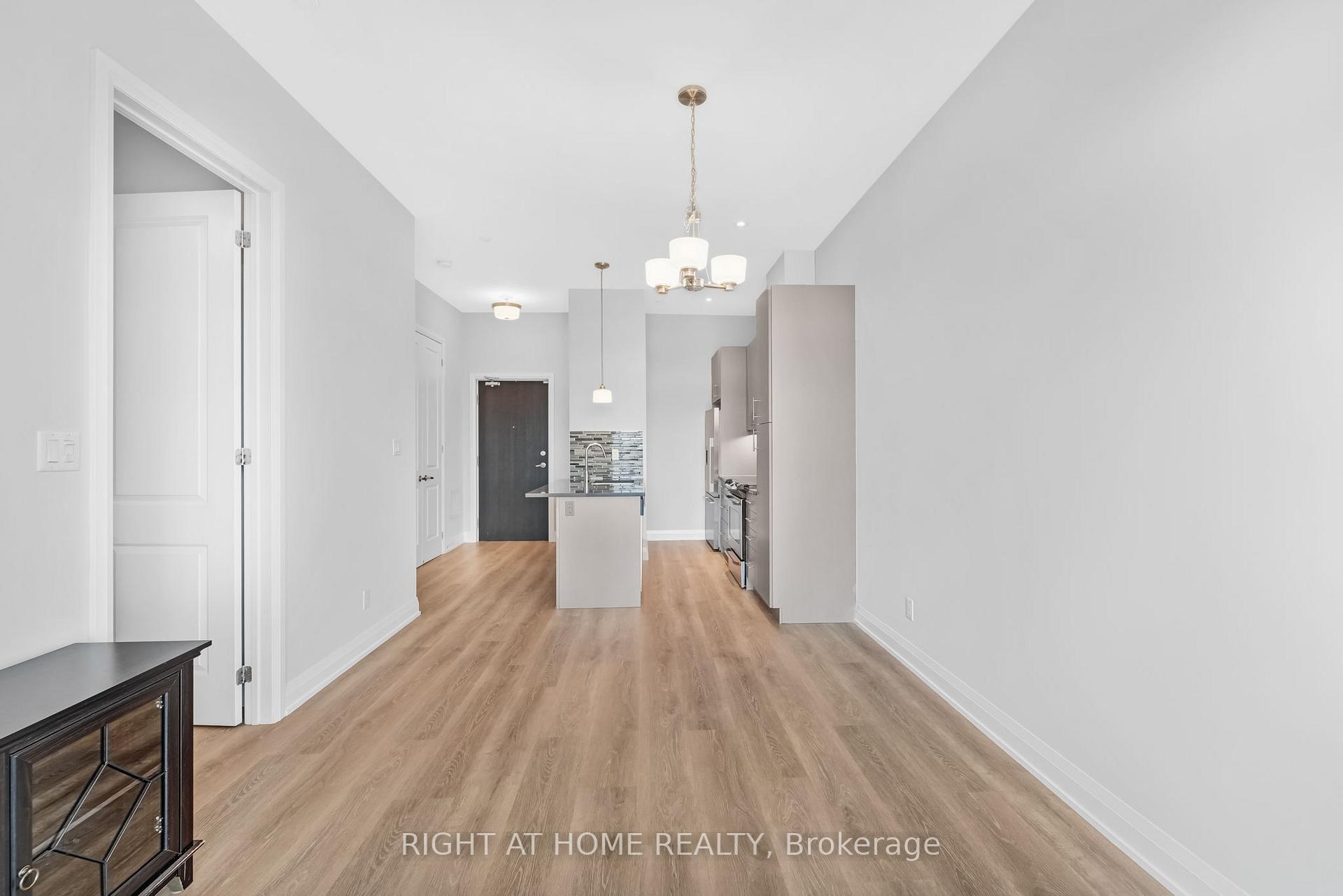 Photo 16 of Unit 704A, 15277 Yonge Street, Aurora, Aurora Village — HOMEH
