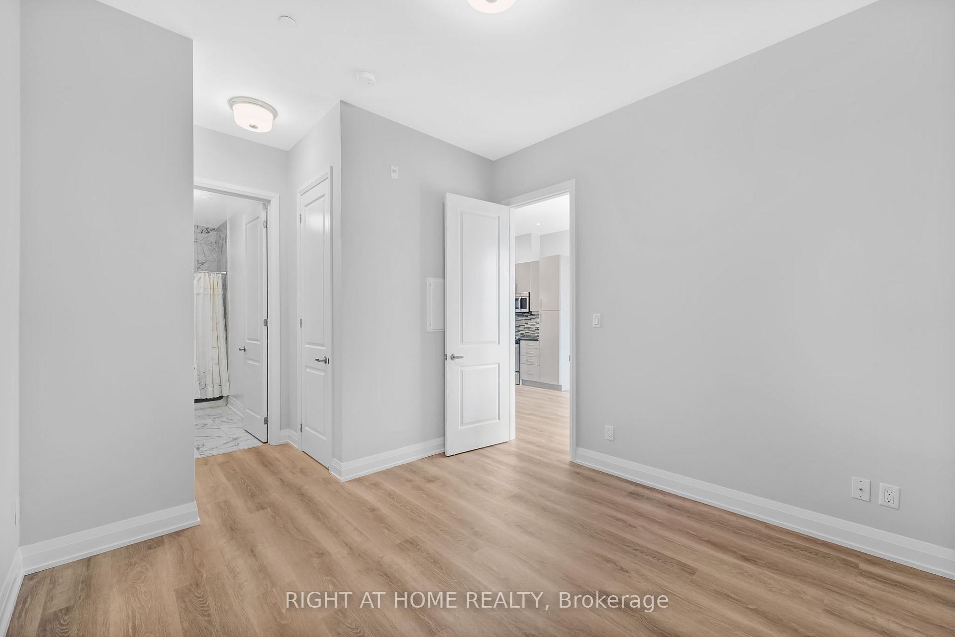 Photo 17 of Unit 704A, 15277 Yonge Street, Aurora, Aurora Village — HOMEH