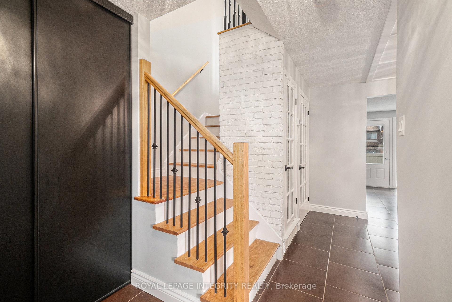 Photo 2 of 913J Elmsmere Road, Ottawa, Beacon Hill South — HOMEH