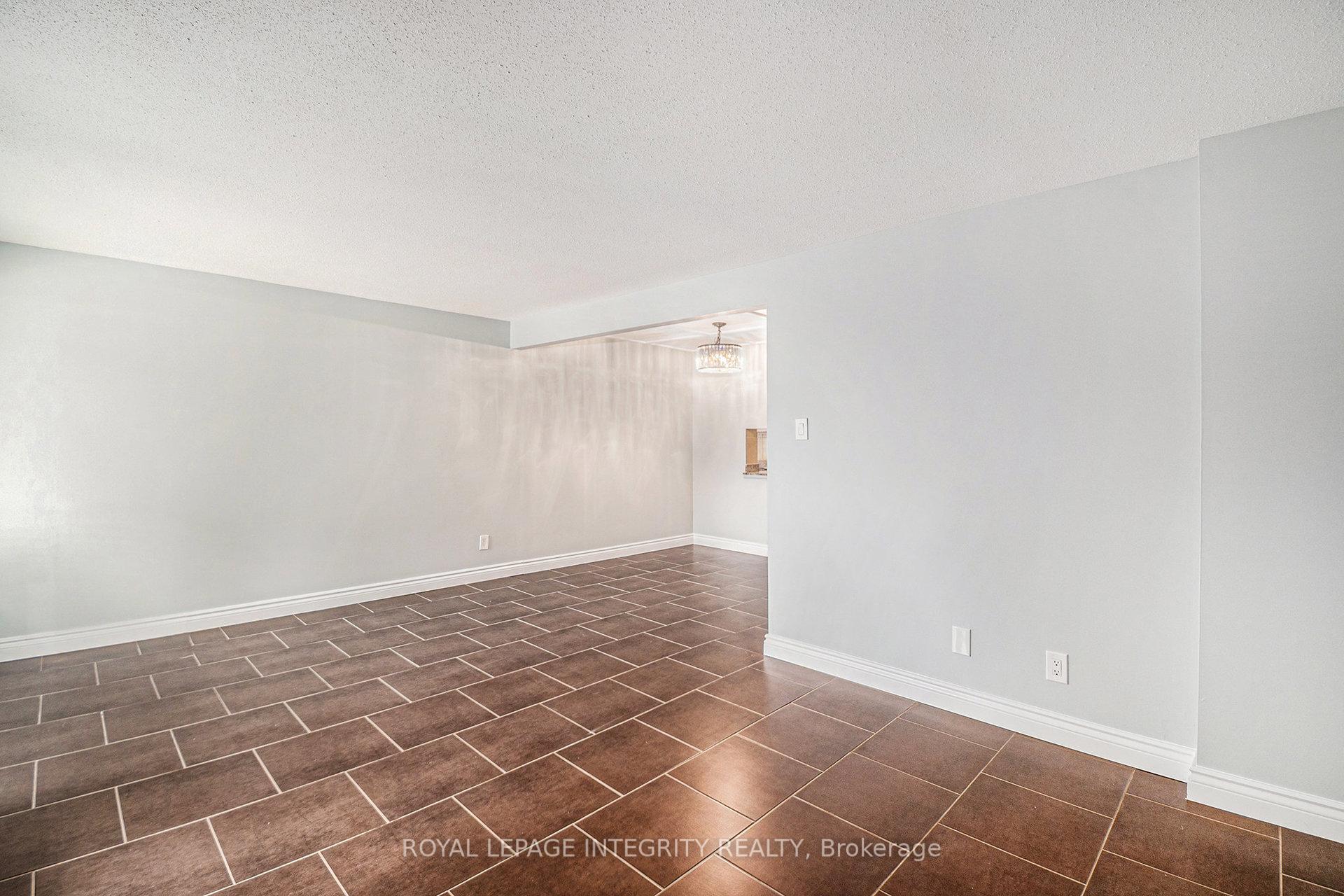 Photo 6 of 913J Elmsmere Road, Ottawa, Beacon Hill South — HOMEH