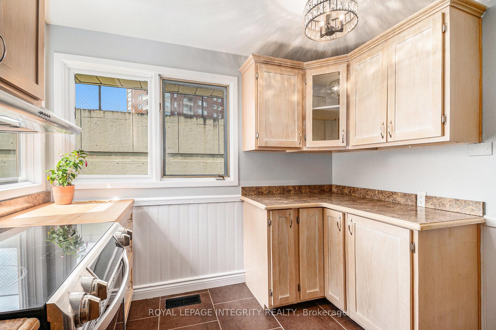 Photo 8 of 913J Elmsmere Road, Ottawa, Beacon Hill South — HOMEH