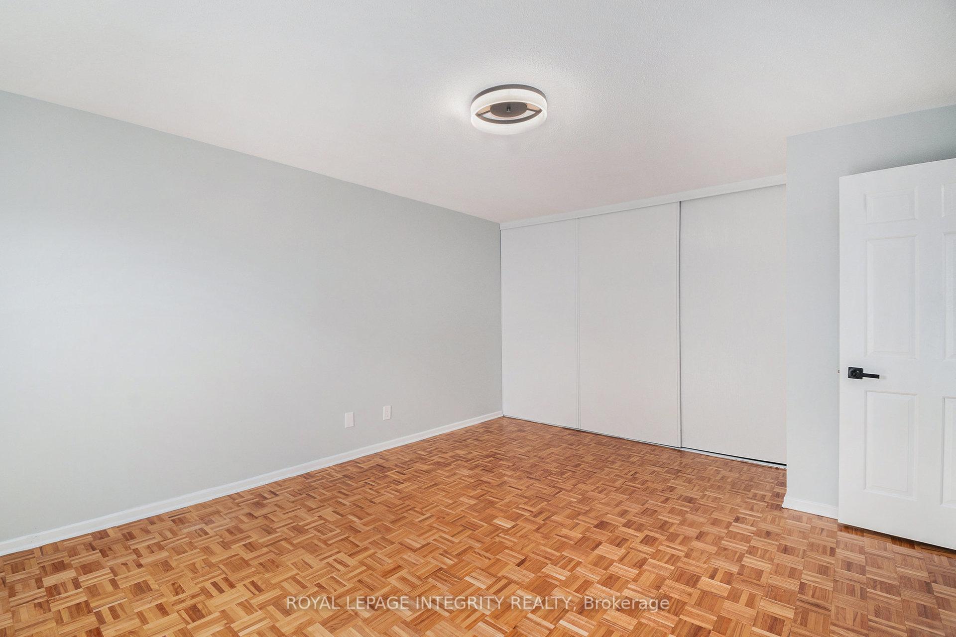 Photo 13 of 913J Elmsmere Road, Ottawa, Beacon Hill South — HOMEH