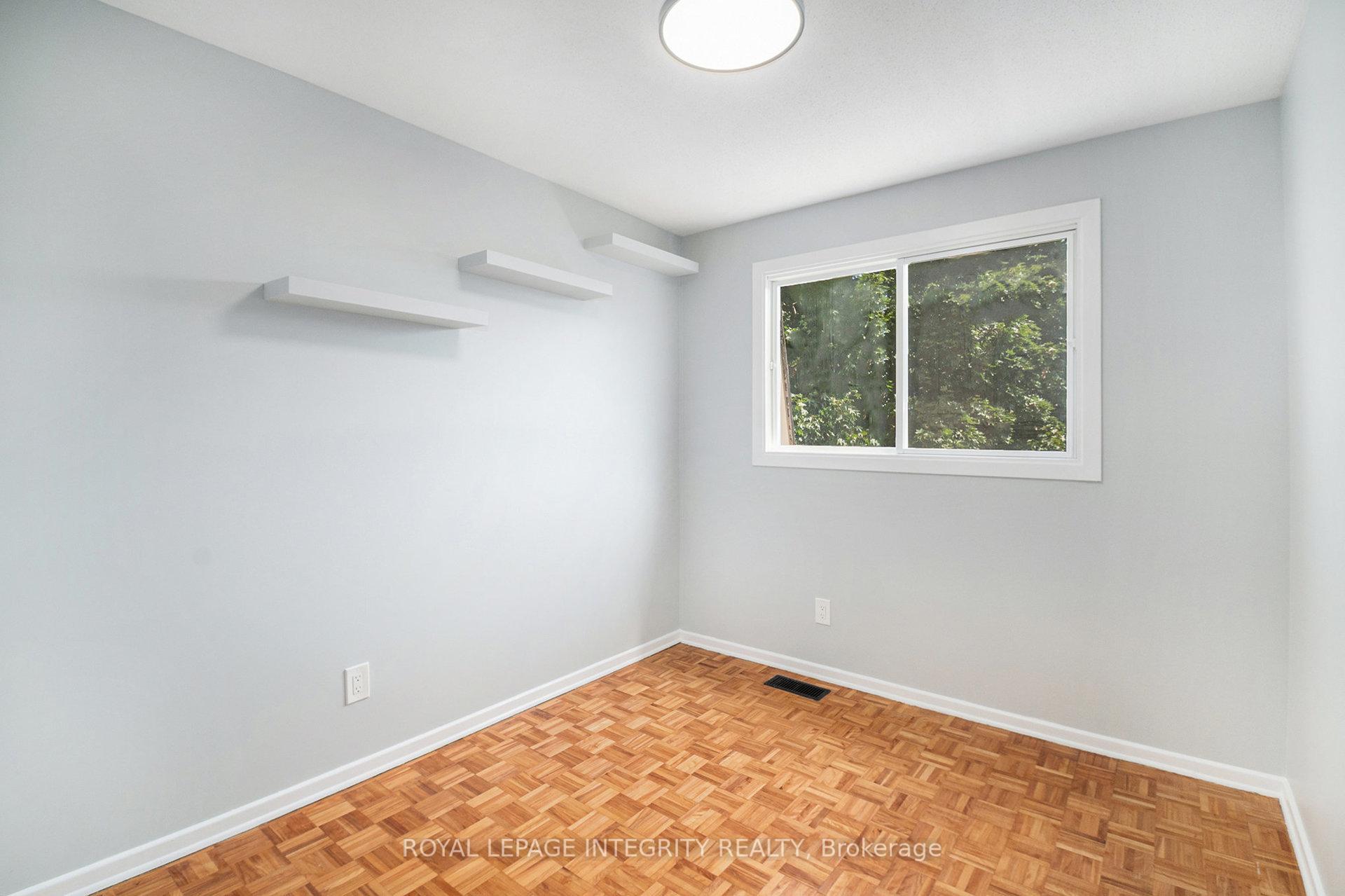 Photo 14 of 913J Elmsmere Road, Ottawa, Beacon Hill South — HOMEH