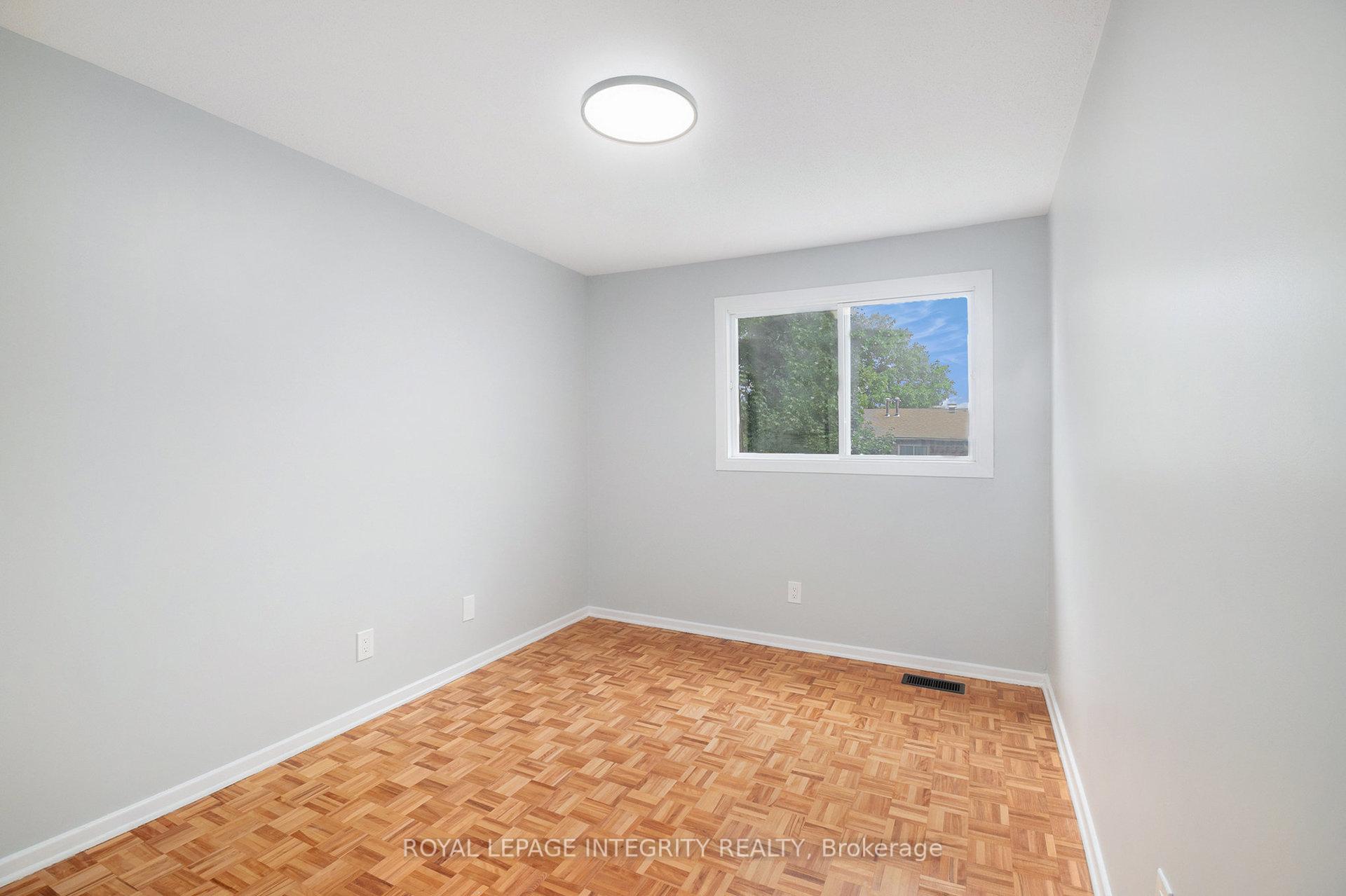 Photo 16 of 913J Elmsmere Road, Ottawa, Beacon Hill South — HOMEH