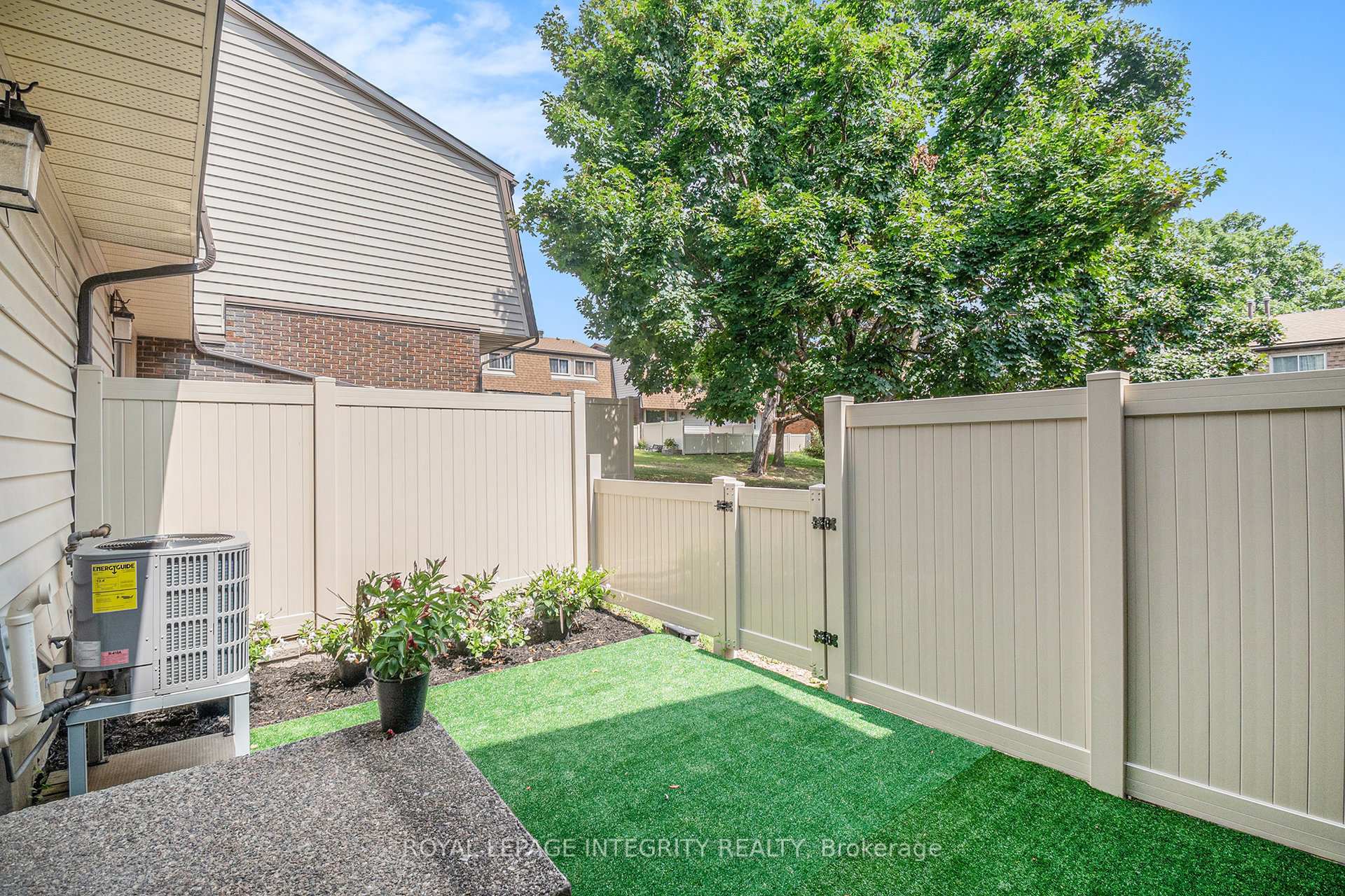 Photo 21 of 913J Elmsmere Road, Ottawa, Beacon Hill South — HOMEH