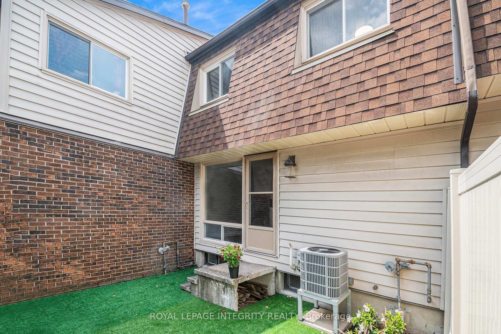 Photo 22 of 913J Elmsmere Road, Ottawa, Beacon Hill South — HOMEH