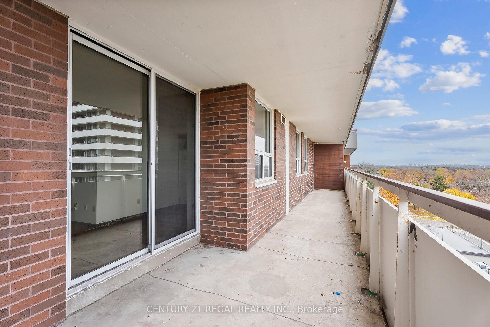 Photo 2 of Unit 703, 1 Royal Orchard Boulevard, Markham, Royal Orchard — HOMEH